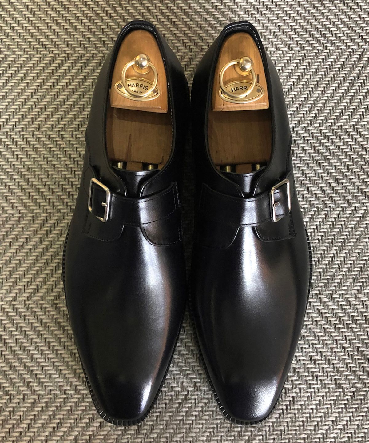 조앤슈(JOENSHOE) 웨인쇼터 싱글 몽크스트랩 블랙