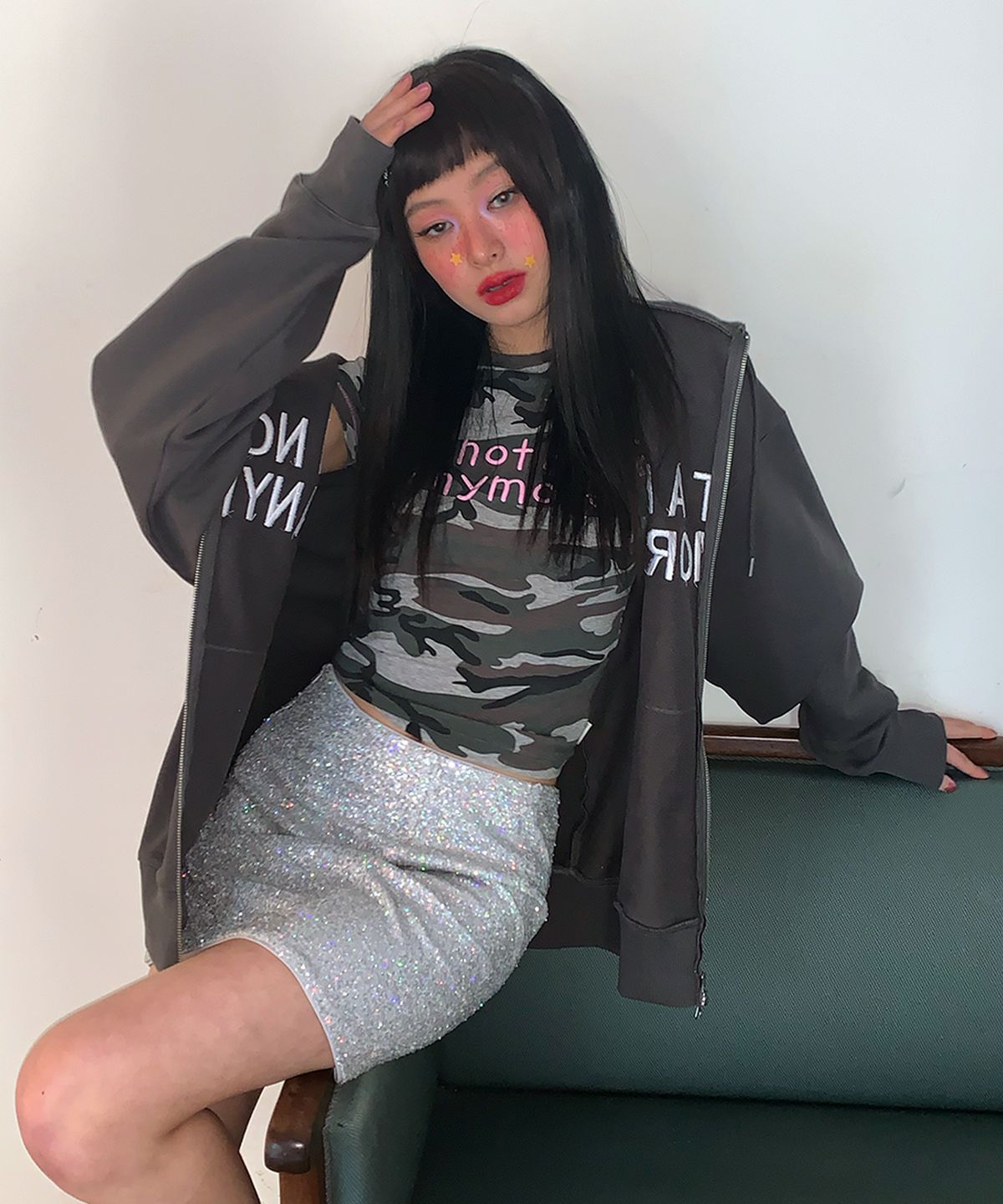 유희(YOUHEE) CAMO LETTERING T-SHIRTS GREY