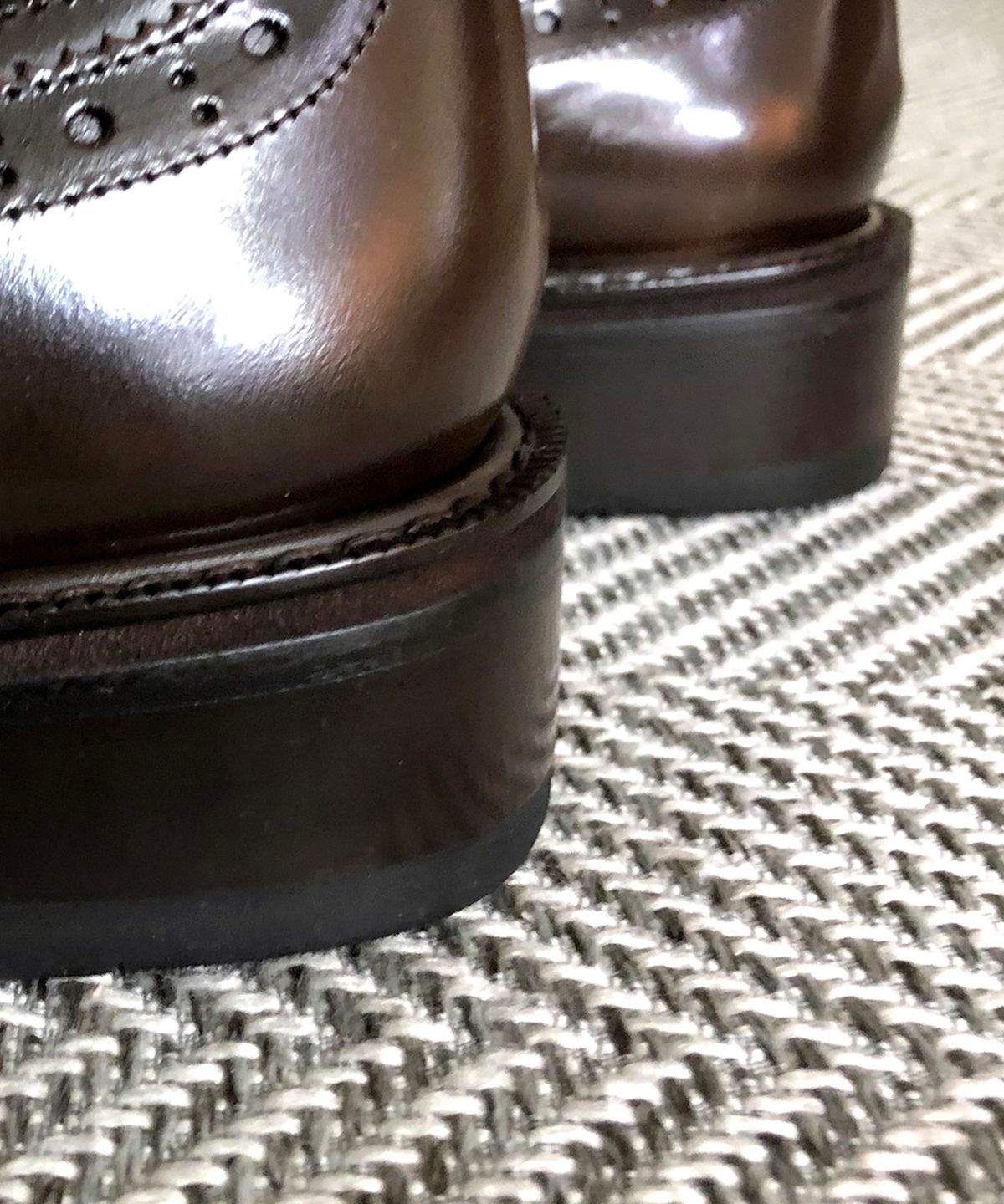 조앤슈(JOENSHOE) 베쳇 브로깅 라운드 스트레이트팁 브라운아도방
