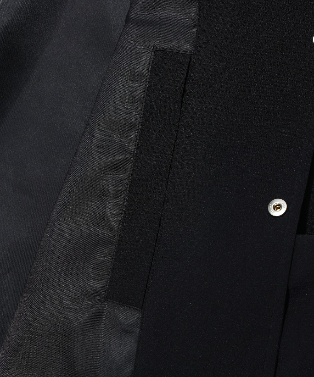 이에이(IEY) HILL SNAP JUMPER Black