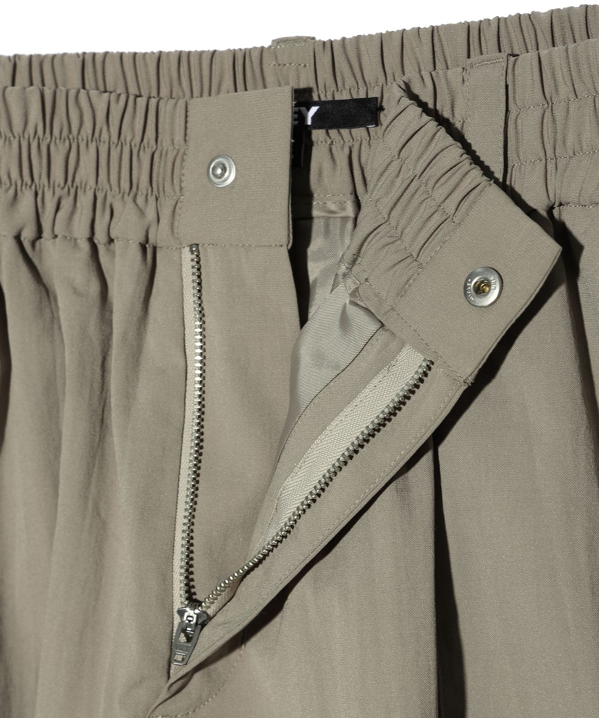 이에이(IEY) HILL BERMUDA PANTS Khaki