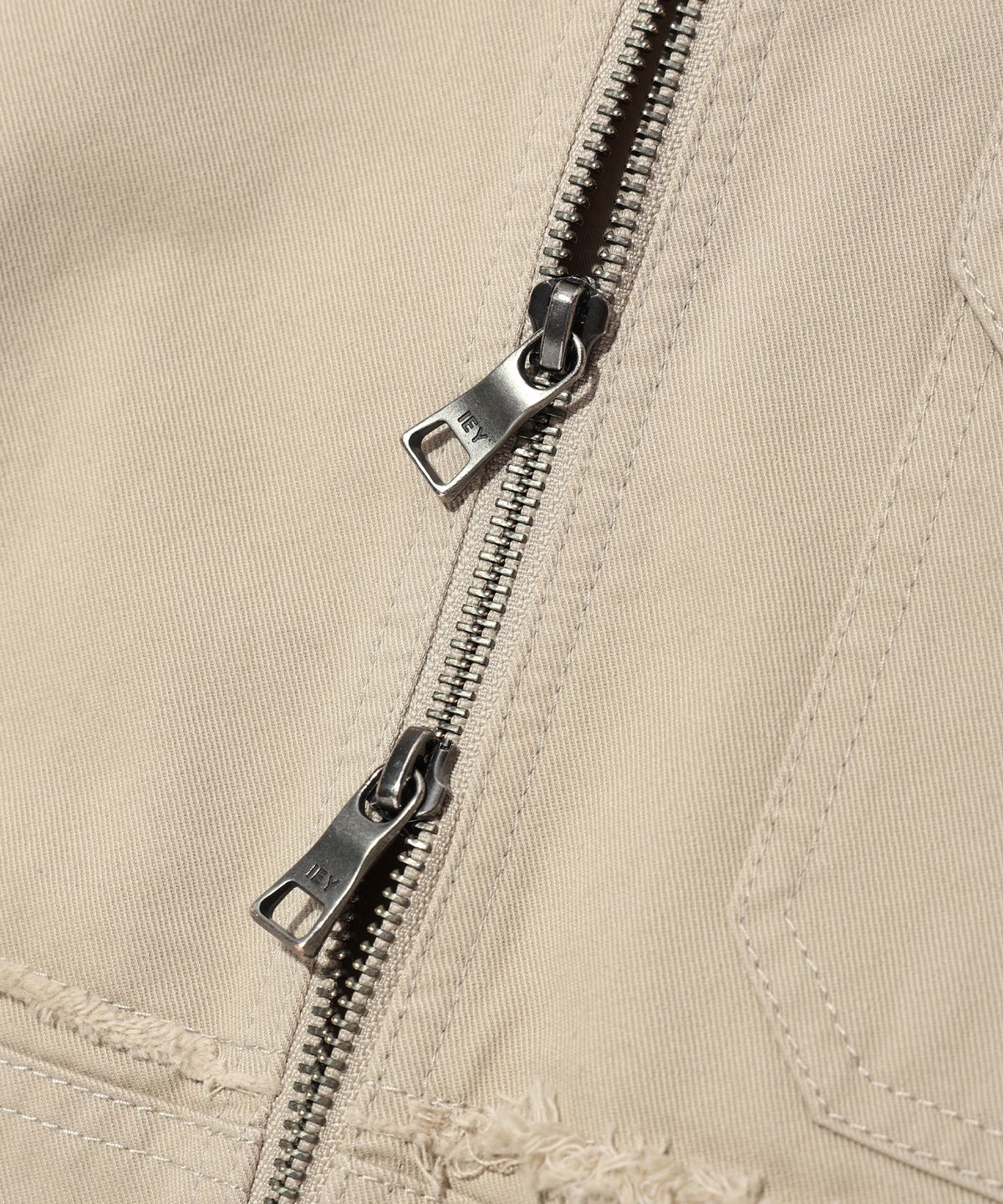 이에이(IEY) ROAD CUTTING JUMPER Beige