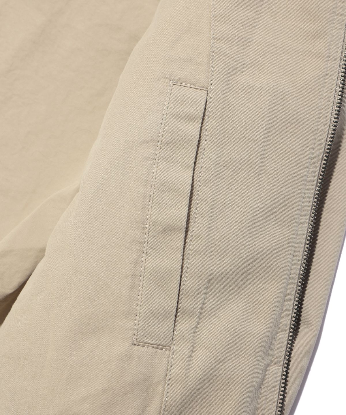 이에이(IEY) ROAD CUTTING JUMPER Beige