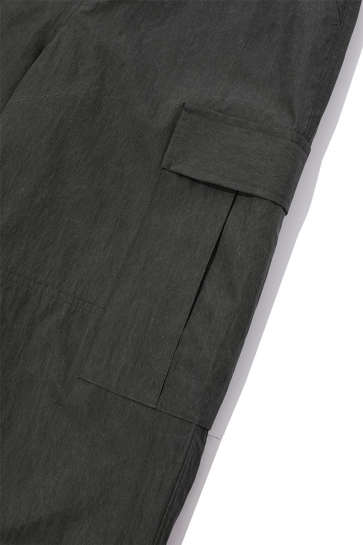 에피소드 언타이틀(EPISODE UNTITLED) OPEN ZIPPER PIGMENT STRING CARGO PANTS_DARK GRAY