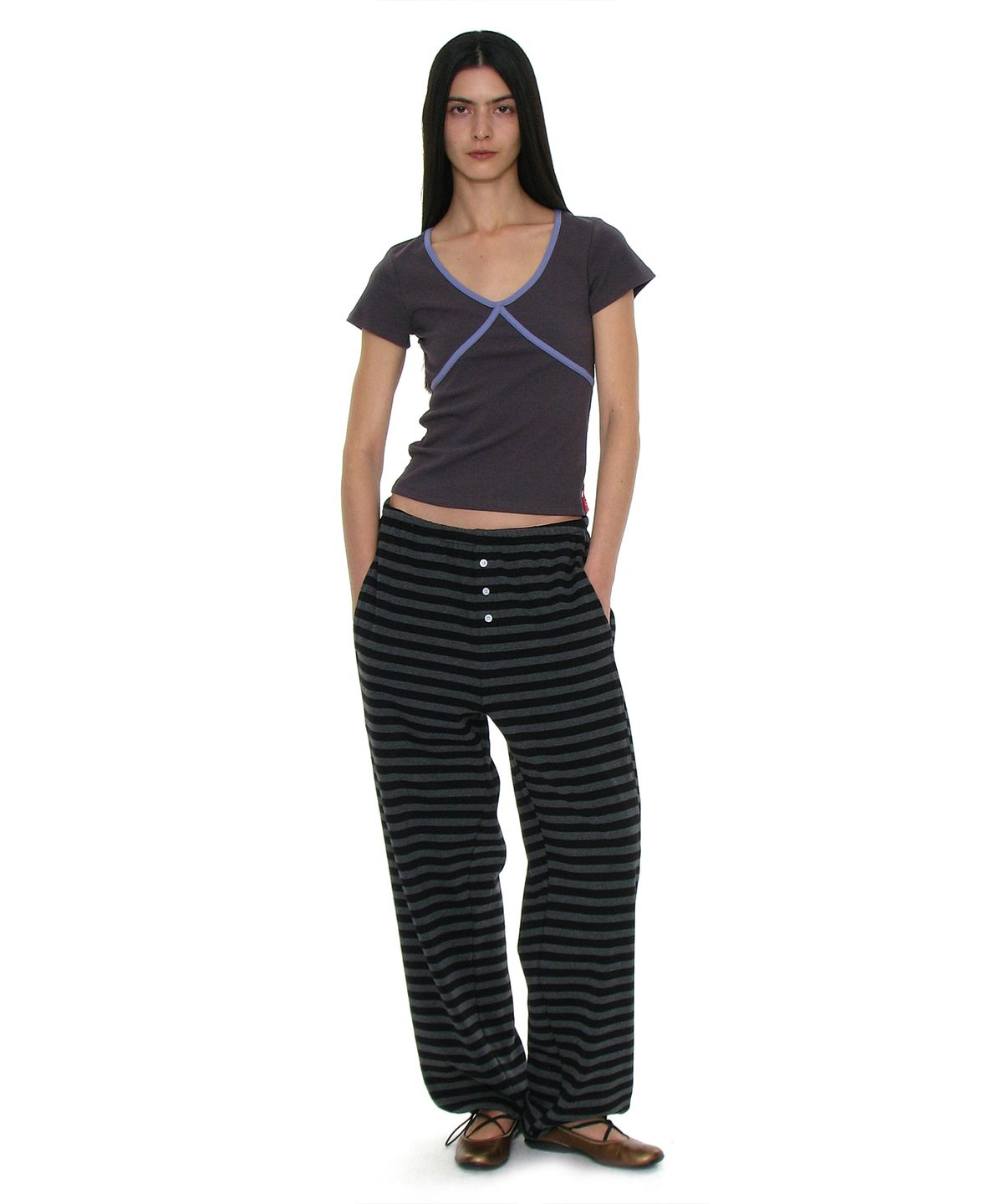파르티멘토 우먼(PARTIMENTO WOMEN) PWC 콘트라스트 바인딩 브이넥 탑_차콜