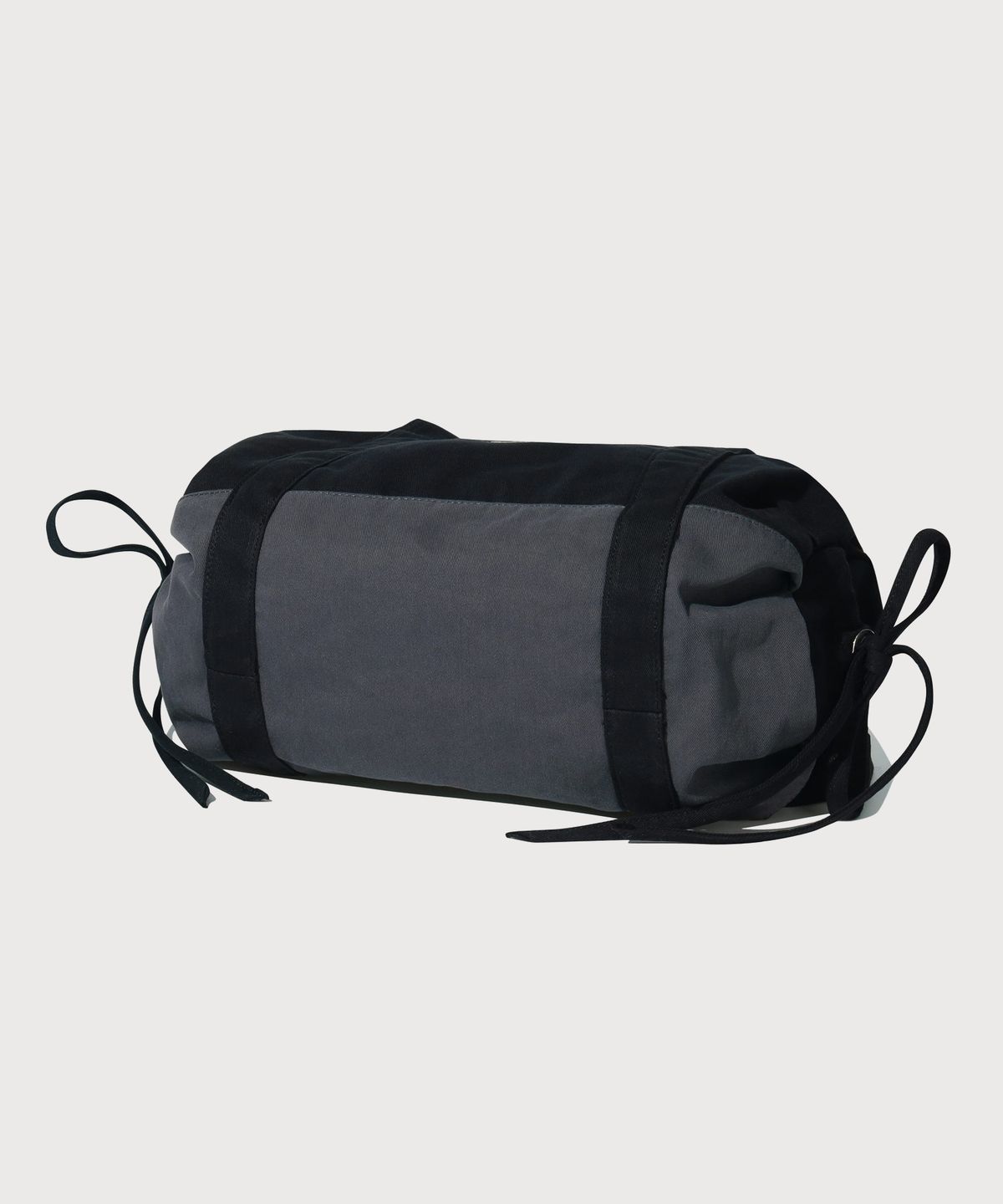 커버낫 우먼(COVERNAT WOMAN) 클로버하트 리본 더플백 Black