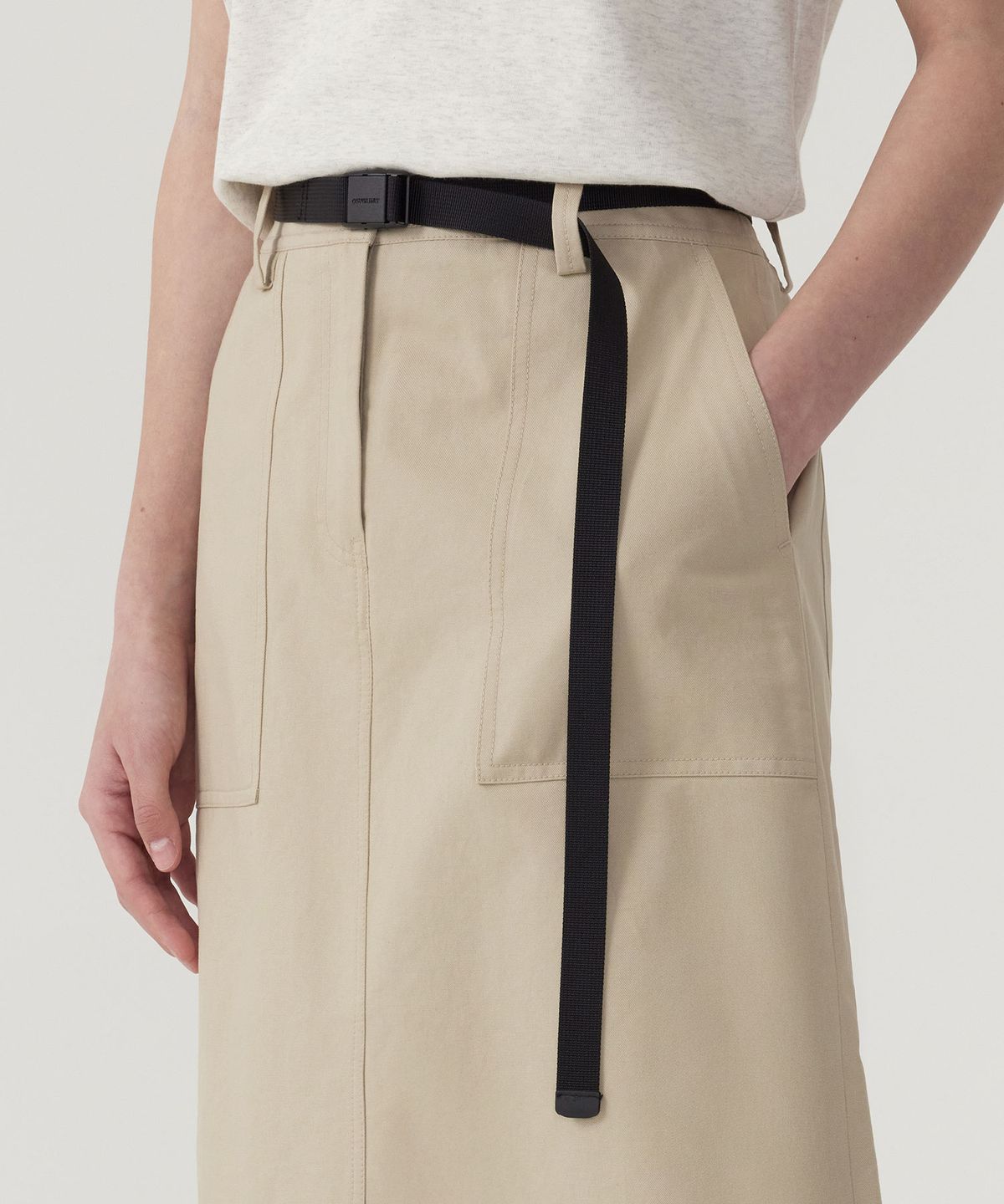 커버낫 우먼(COVERNAT WOMAN) 우먼 벨티드 퍼티그 스커트 Beige