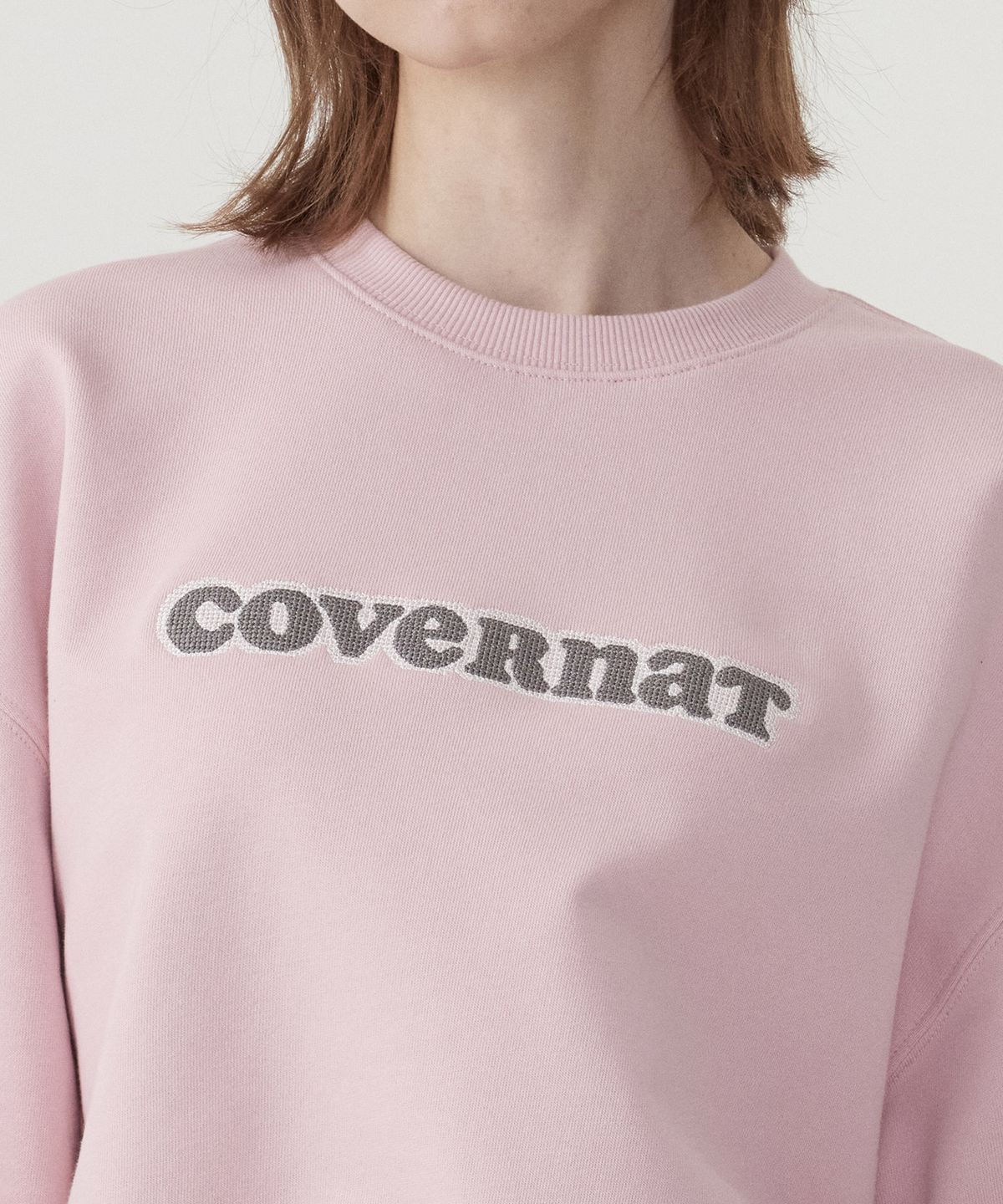 커버낫 우먼(COVERNAT WOMAN) 우먼 쿠퍼로고 맨투맨 Light Pink