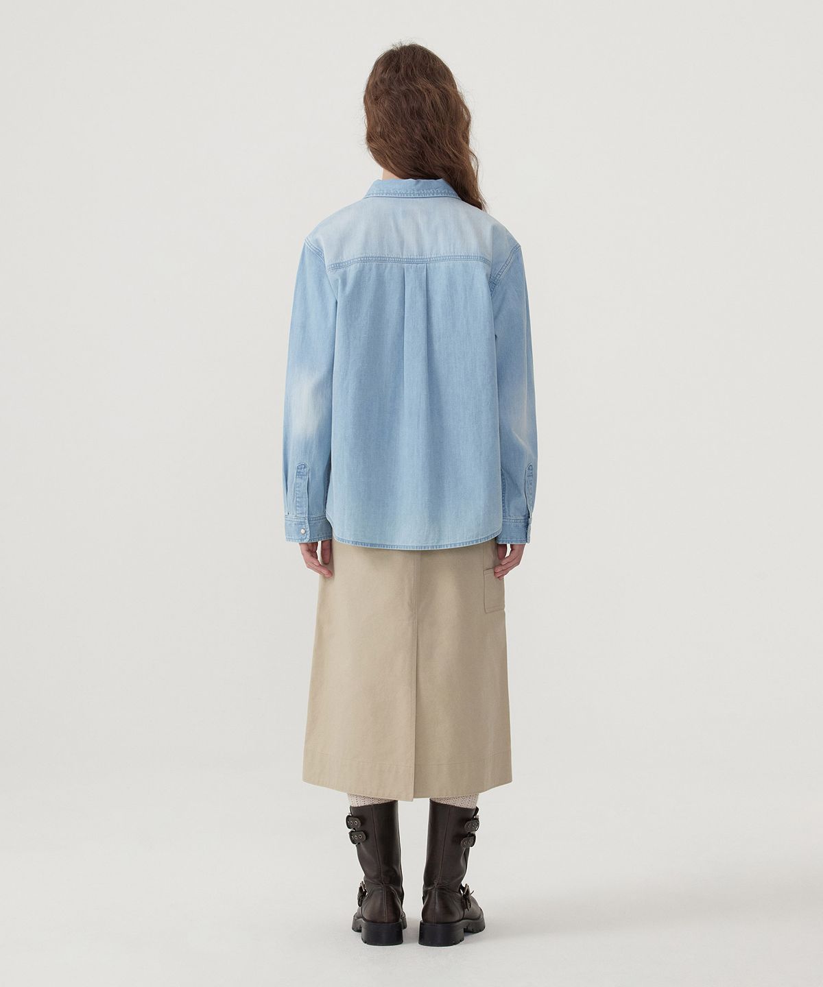커버낫 우먼(COVERNAT WOMAN) 우먼 포켓 데님 셔츠 Light Blue
