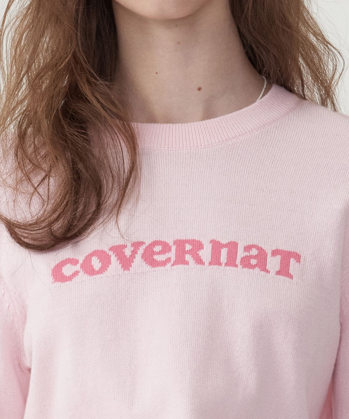 커버낫 우먼(COVERNAT WOMAN) 우먼 쿠퍼로고 라운드넥 니트 Light Pink