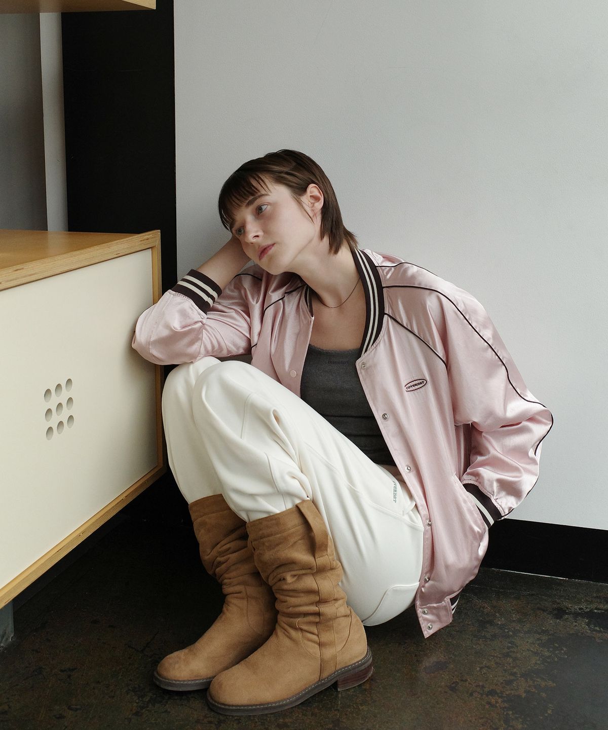 커버낫 우먼(COVERNAT WOMAN) 우먼 새틴 바시티 자켓 Light Pink