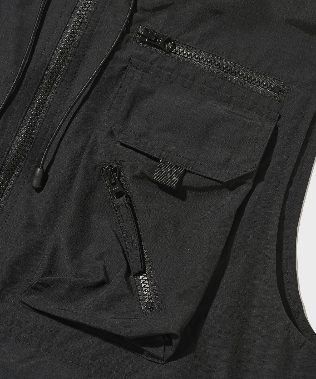 아웃스탠딩(OUTSTANDING) SAFARI HOOD VEST_BLACK