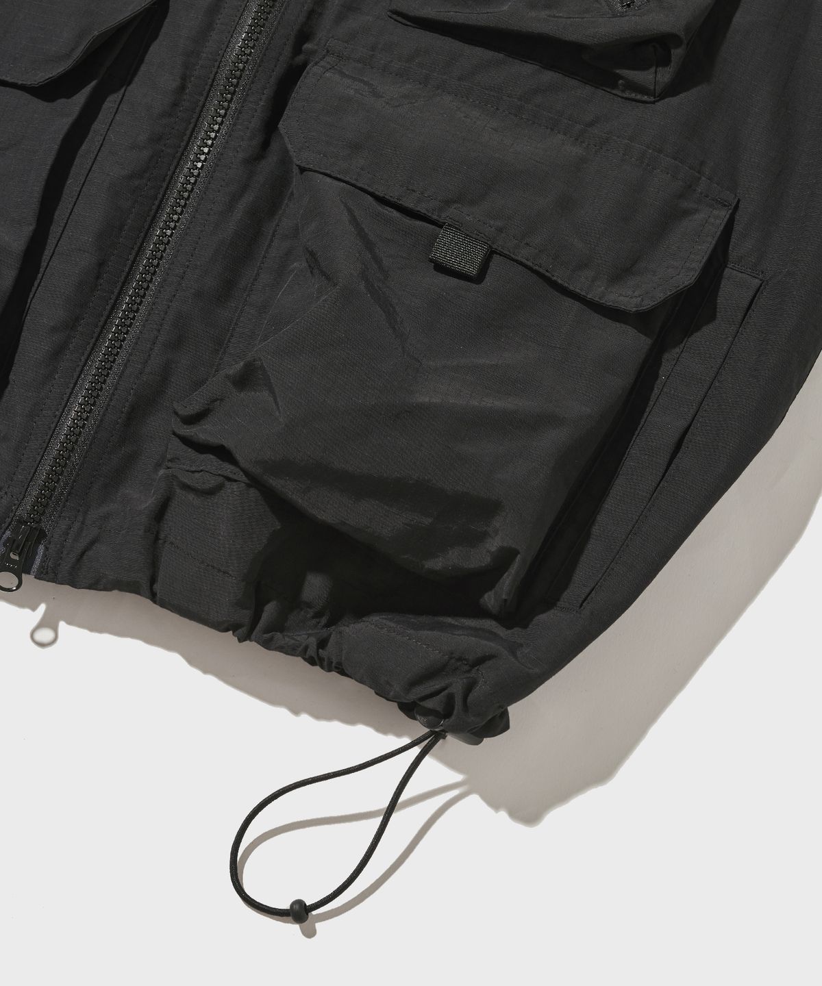 아웃스탠딩(OUTSTANDING) SAFARI HOOD VEST_BLACK