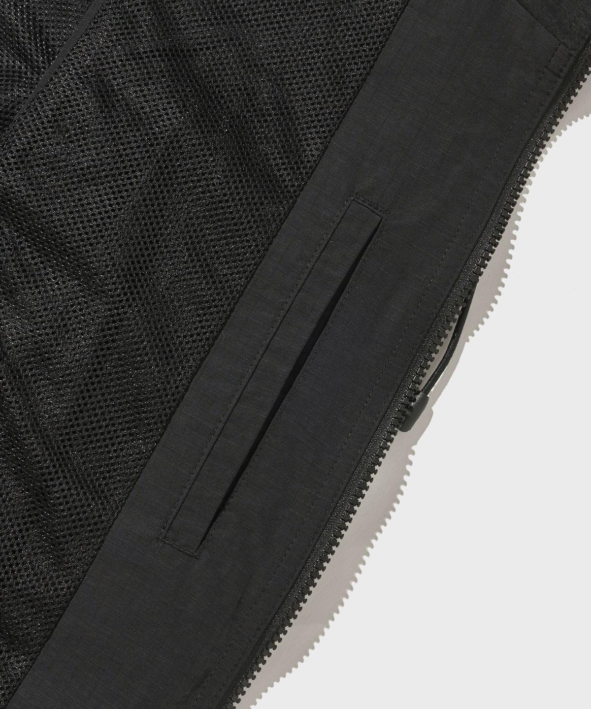 아웃스탠딩(OUTSTANDING) SAFARI HOOD VEST_BLACK