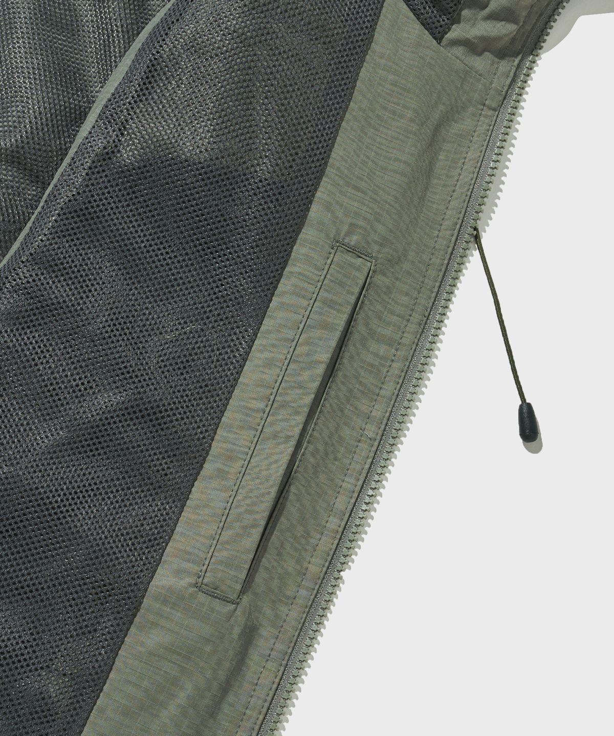 아웃스탠딩(OUTSTANDING) SAFARI HOOD VEST_L.GREEN