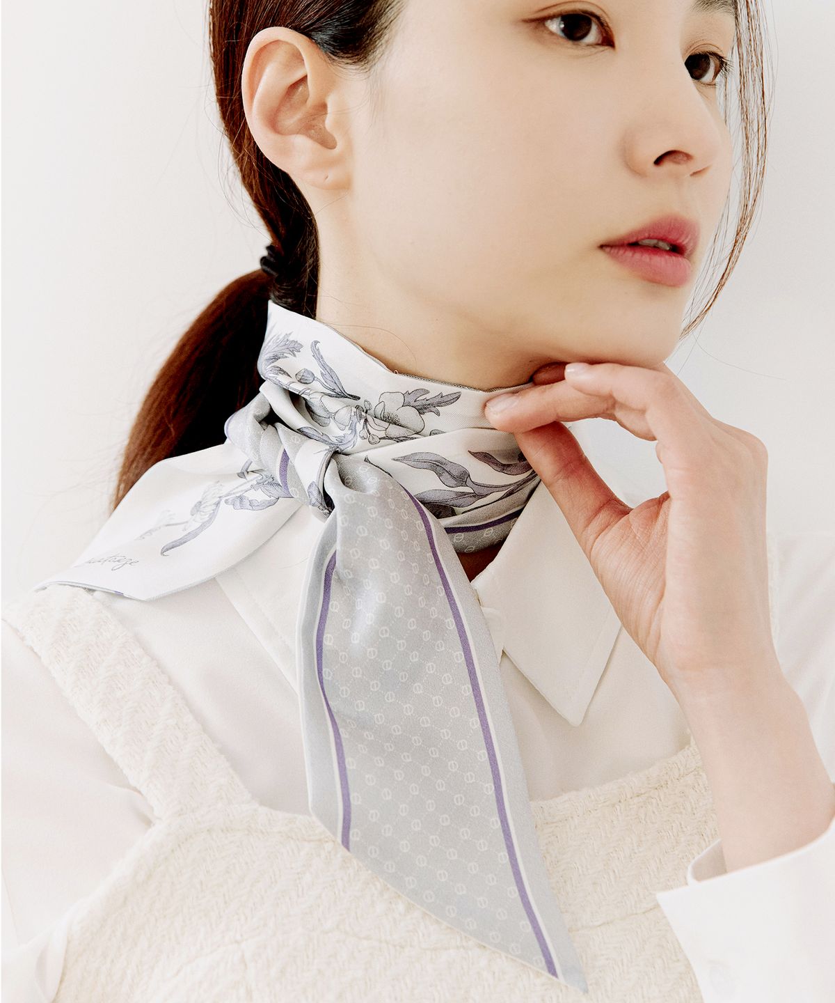 루이까또즈스카프(LOUIS QUATORZE SCARF) 실크 루이스가든방도 그레이