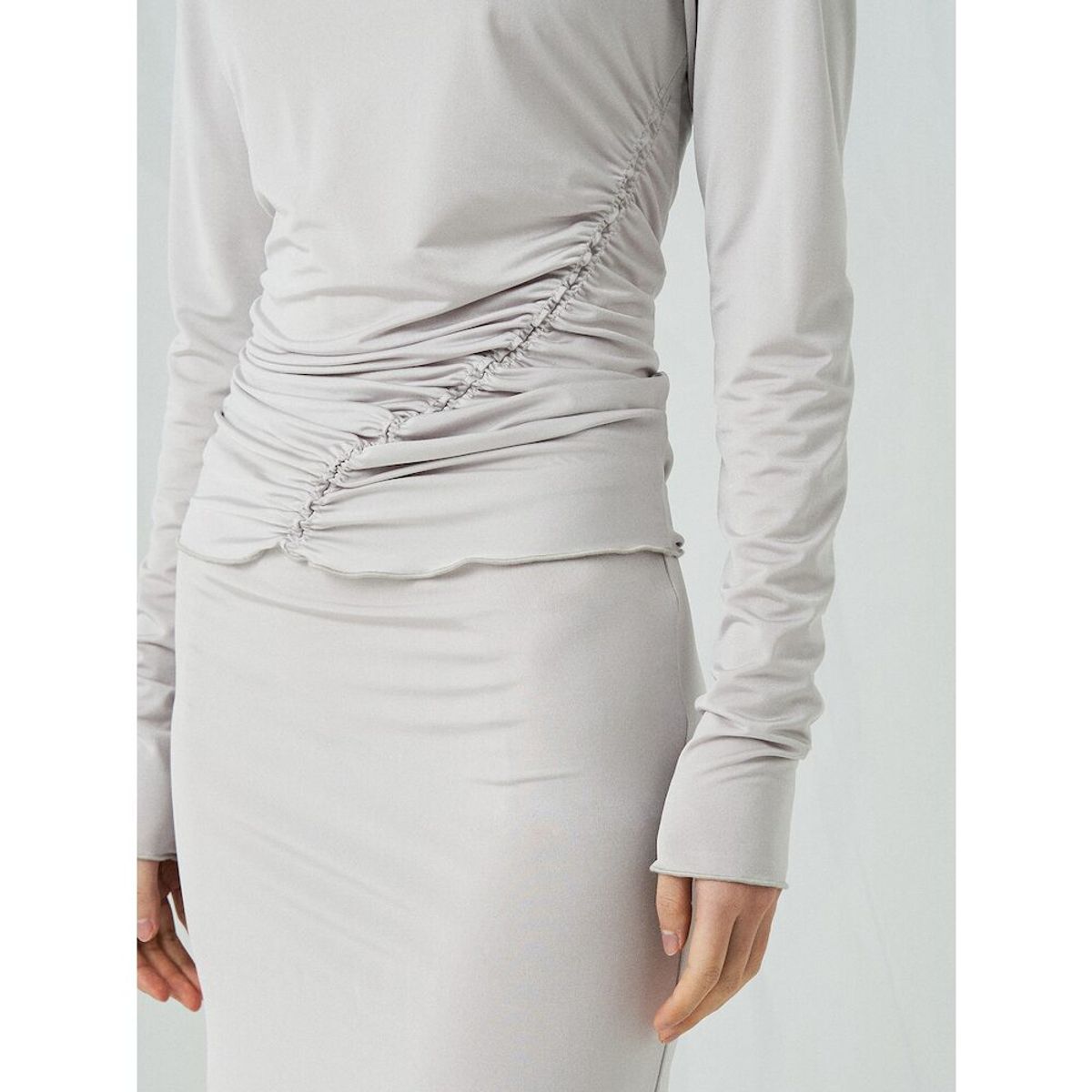 앙개(ANGGAE) Light Jersey Slim Shirring Top  Silver