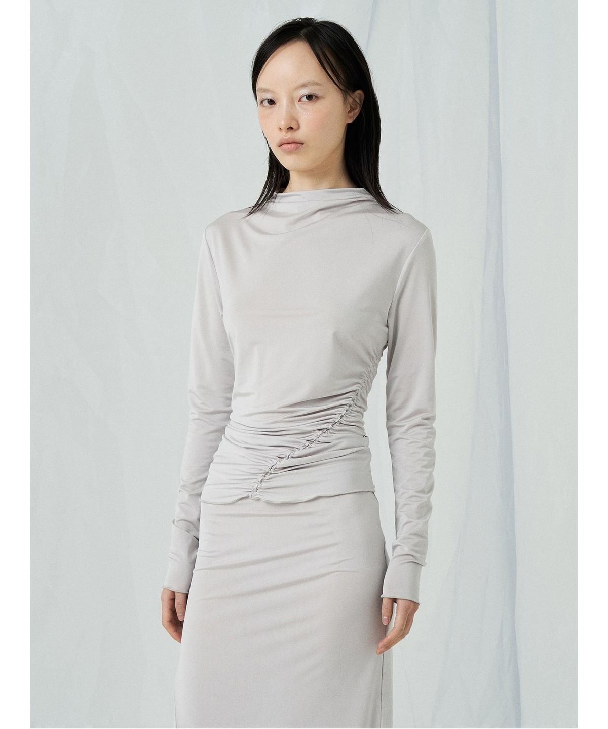 앙개(ANGGAE) Light Jersey Slim Shirring Top  Silver