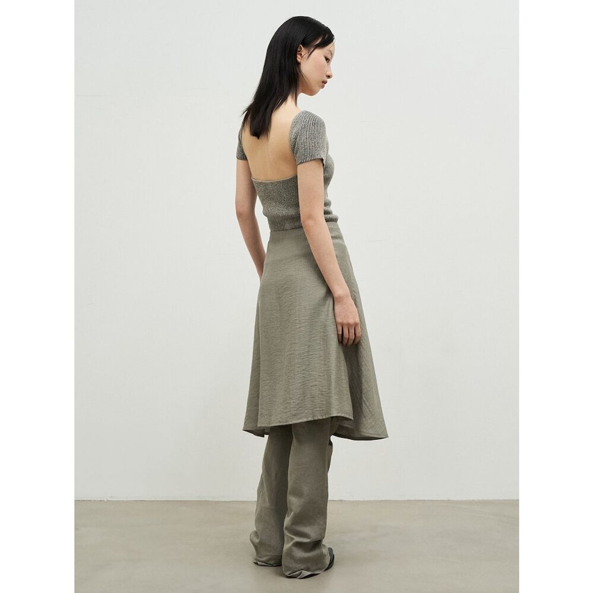 앙개(ANGGAE) TwoTone Backless Pullover  Beige