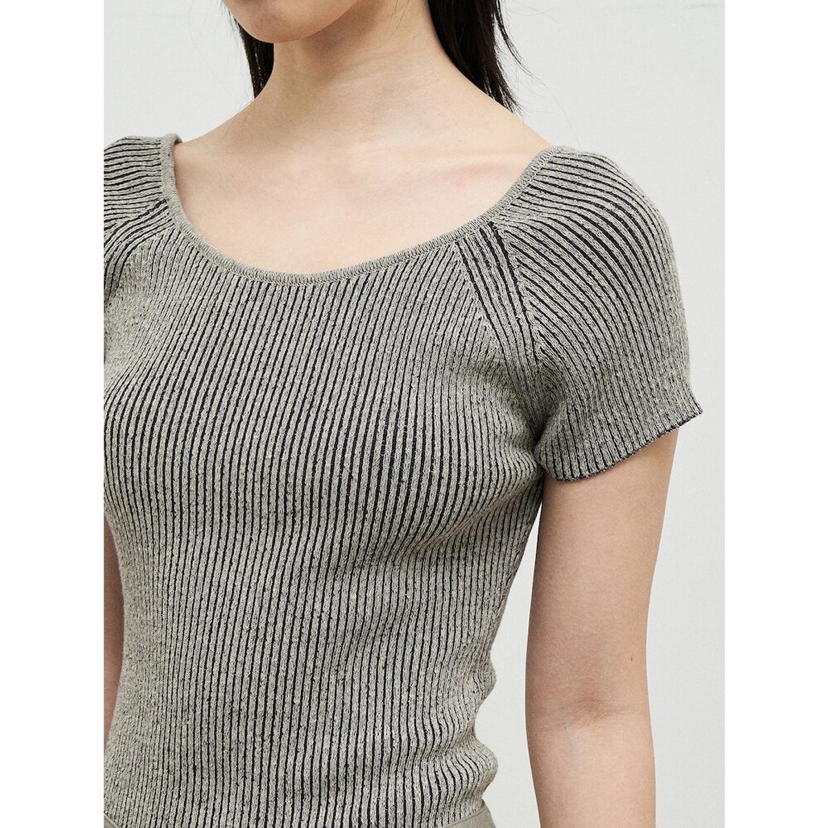 앙개(ANGGAE) TwoTone Backless Pullover  Beige