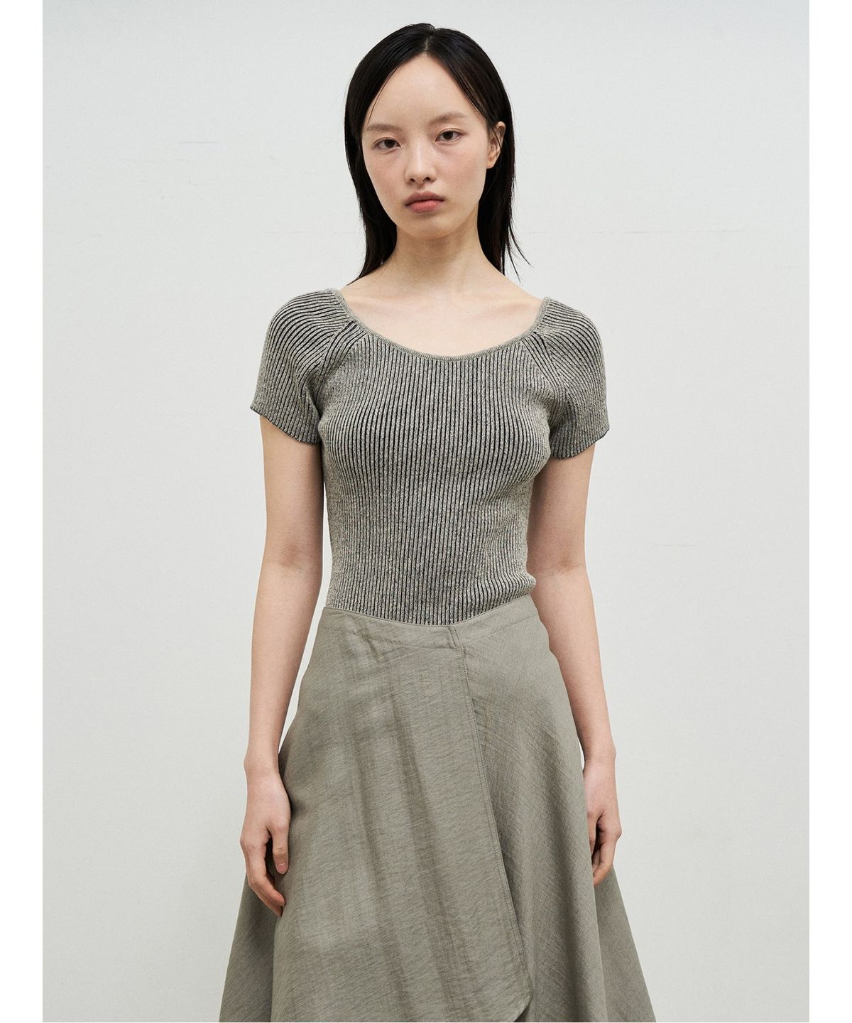 앙개(ANGGAE) TwoTone Backless Pullover  Beige