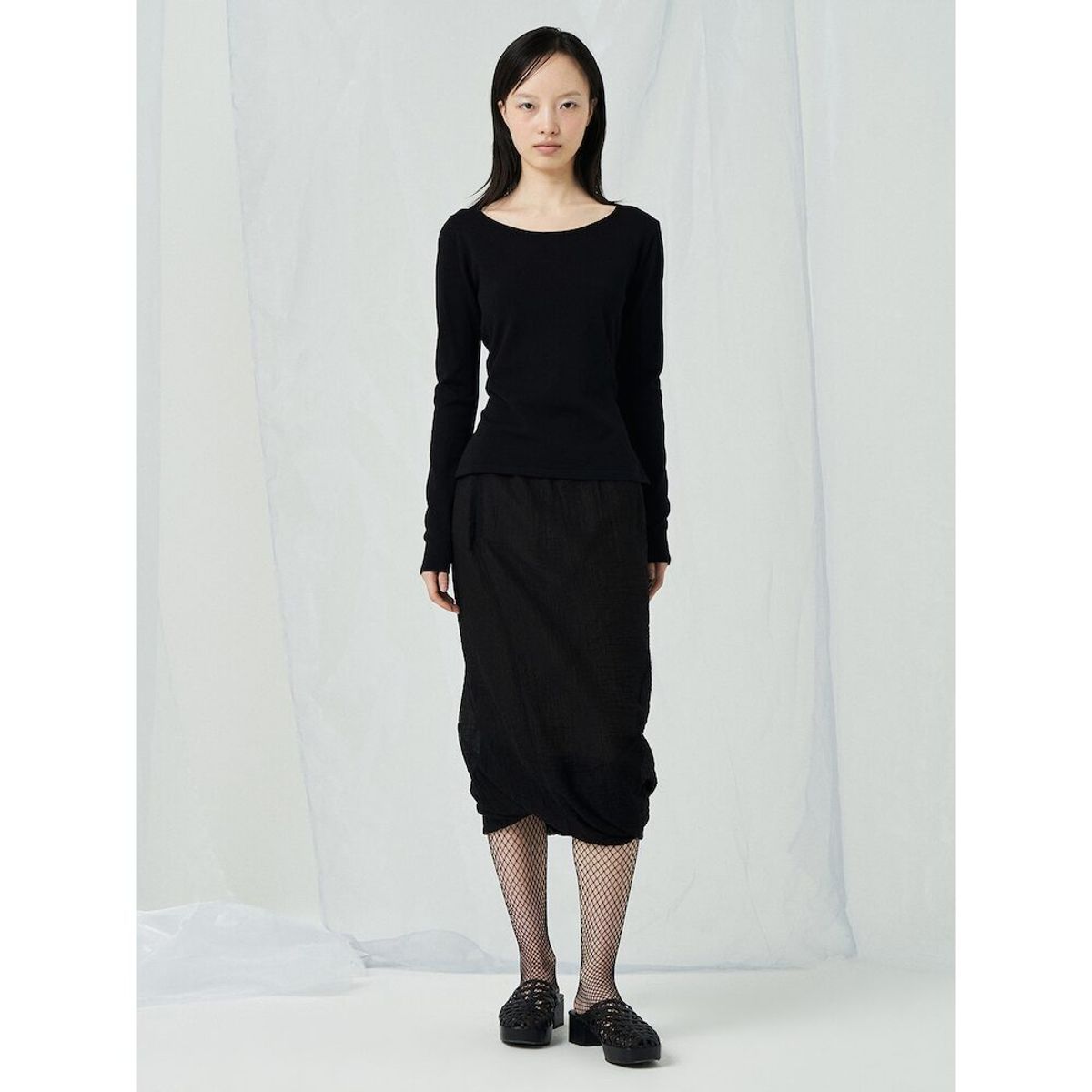 앙개(ANGGAE) Back Ribbon 2Way Pullover  Black