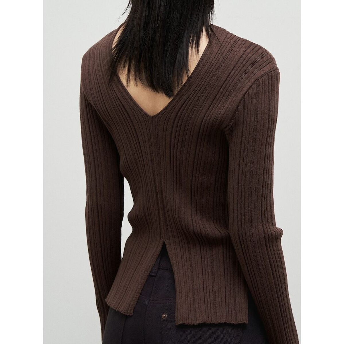 앙개(ANGGAE) V Neck Slit Knit Pullover  Brown