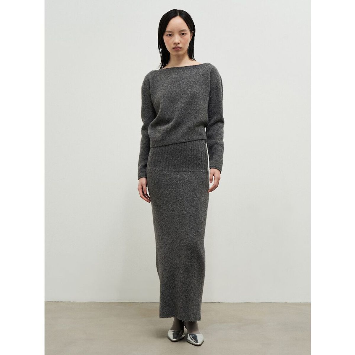 앙개(ANGGAE) Llama Blend Asymmetric Pullover  Grey