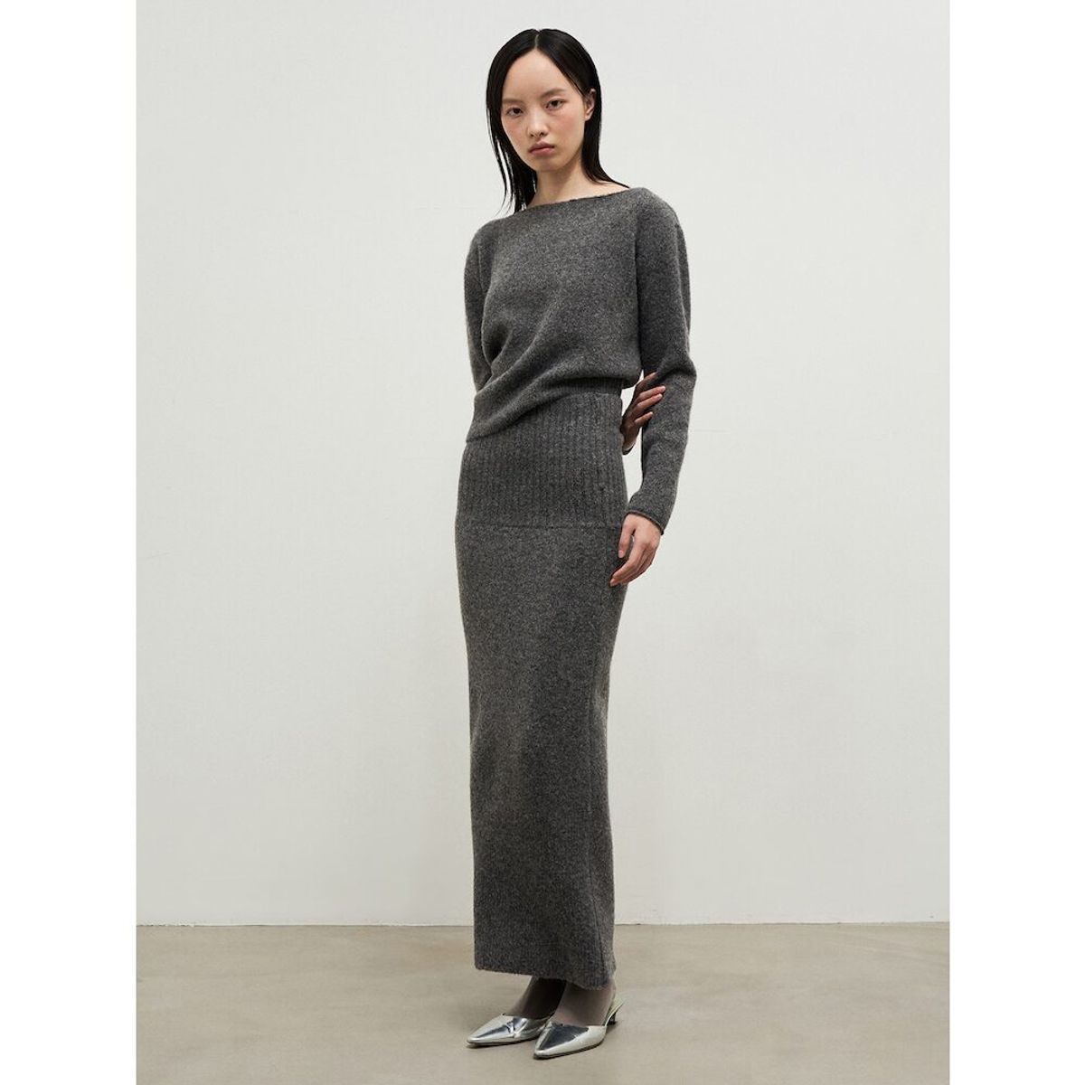 앙개(ANGGAE) Llama Blend Asymmetric Pullover  Grey