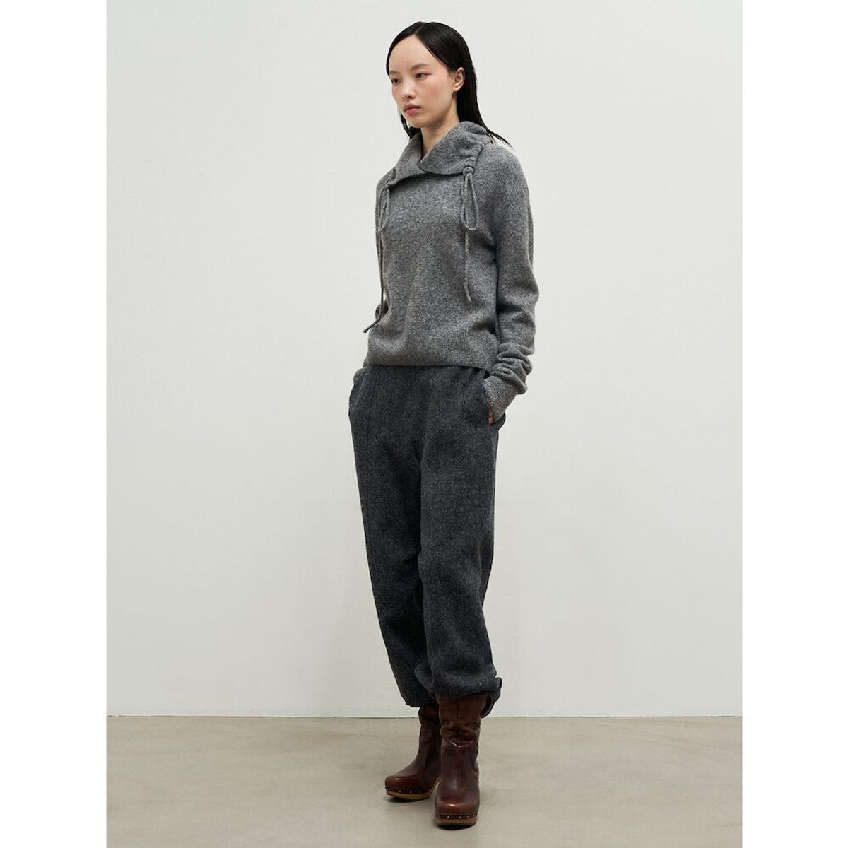 앙개(ANGGAE) Llama Blend 2Way String Neck Pullover  Grey