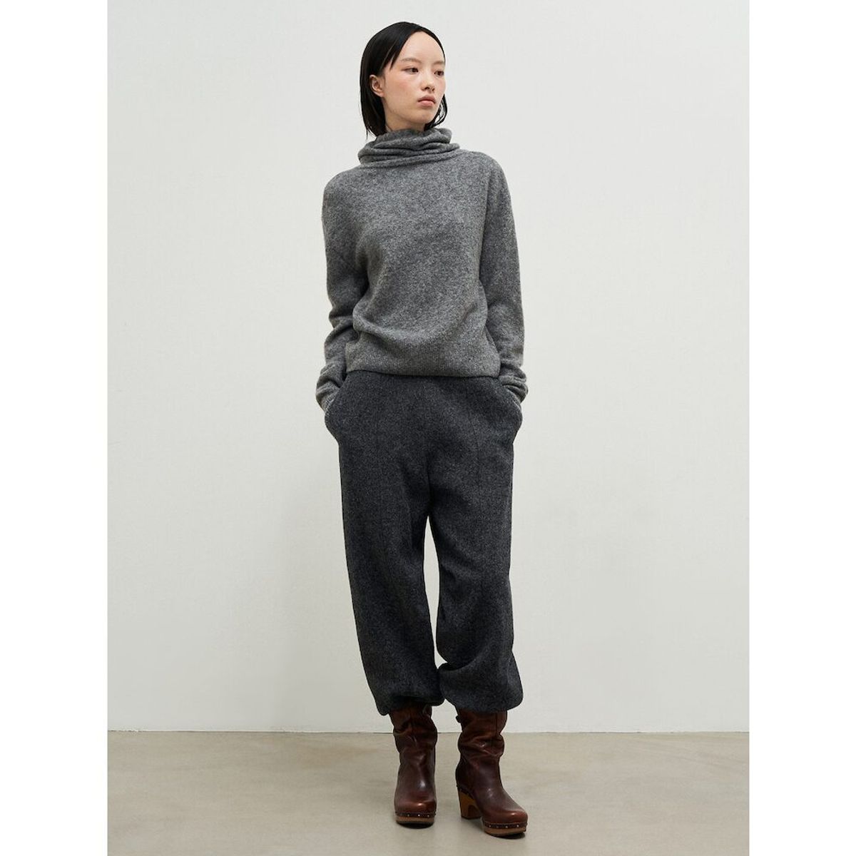앙개(ANGGAE) Llama Blend 2Way String Neck Pullover  Grey