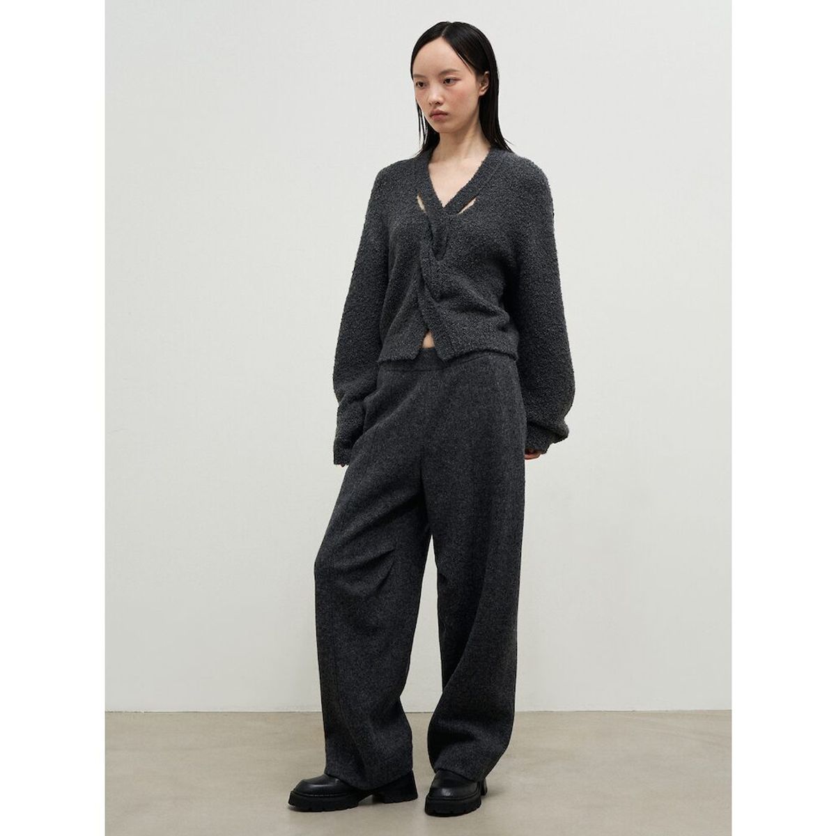 앙개(ANGGAE) Twisted Moss Pullover  Dark Grey