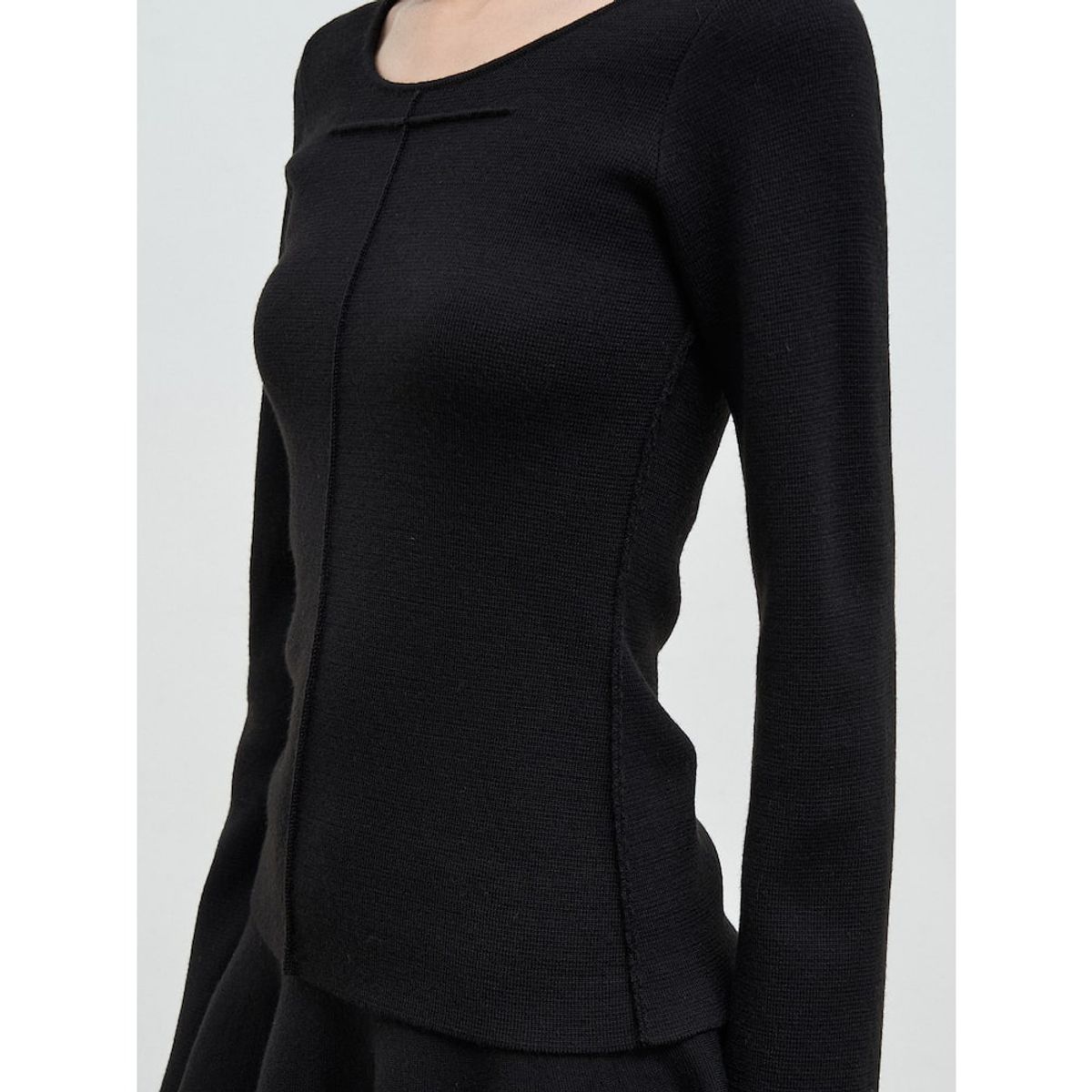 앙개(ANGGAE) Scooped Neck Pullover  Black