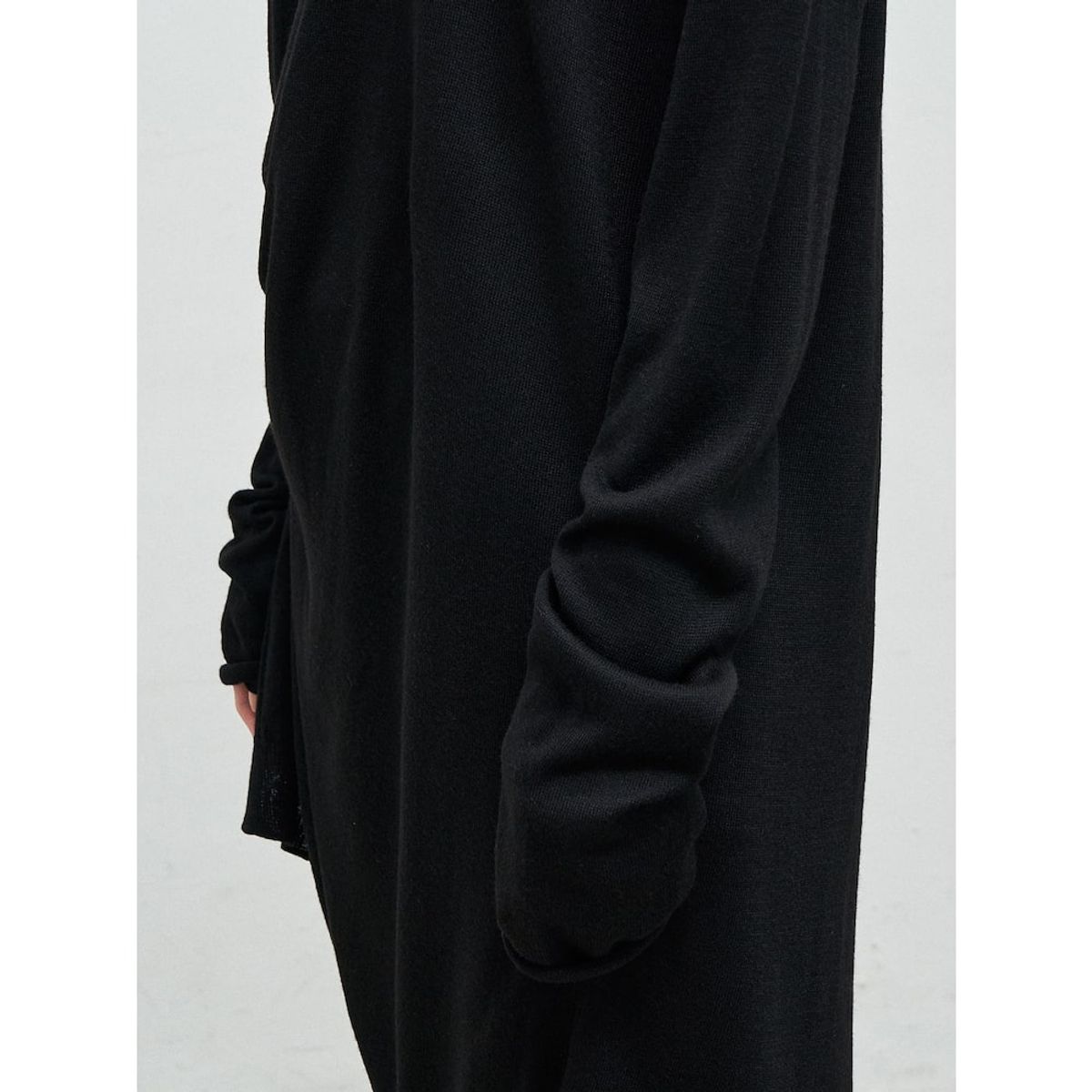 앙개(ANGGAE) Button Fluid Pullover  Black
