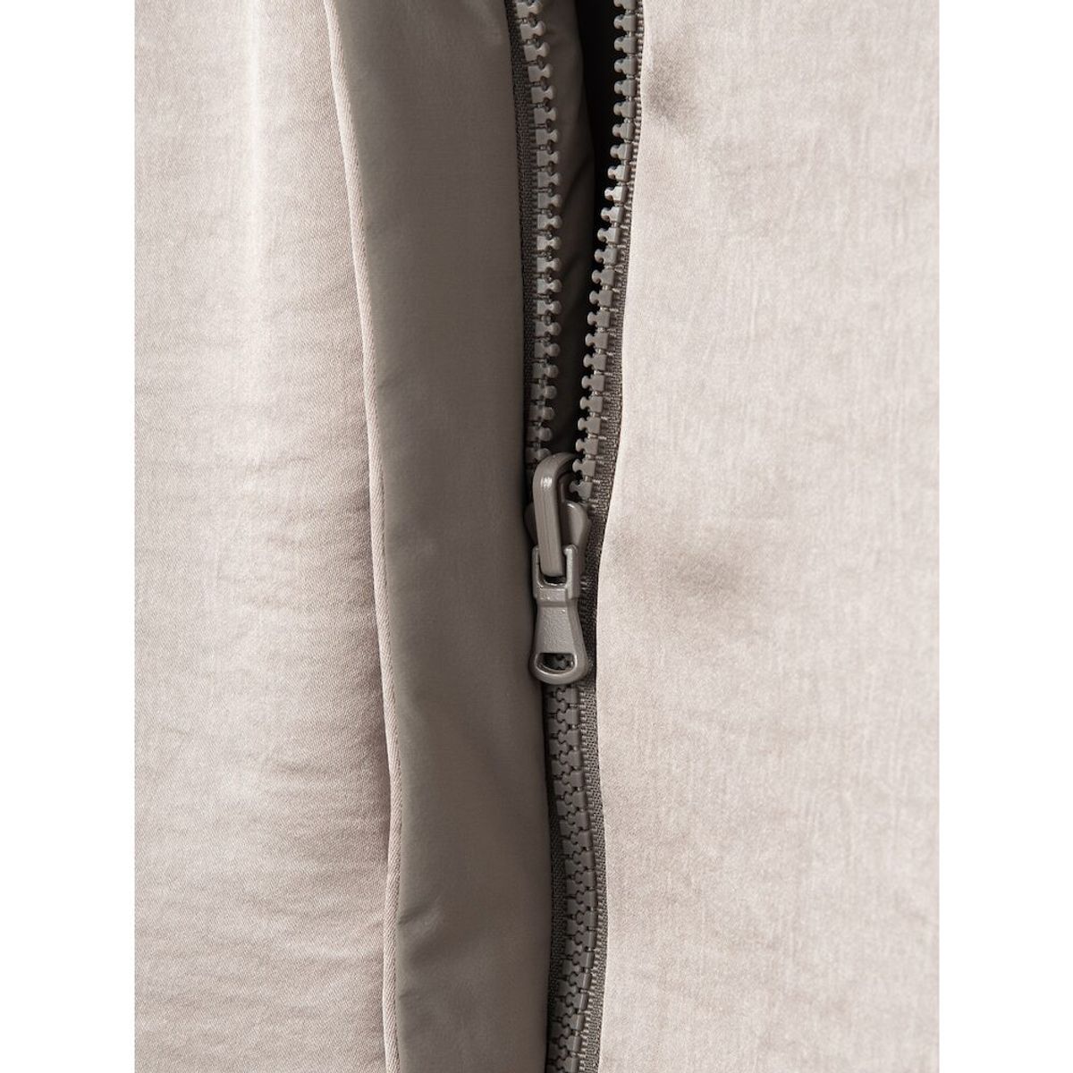 앙개(ANGGAE) Satin Reversible Duck Down Outer  Beige