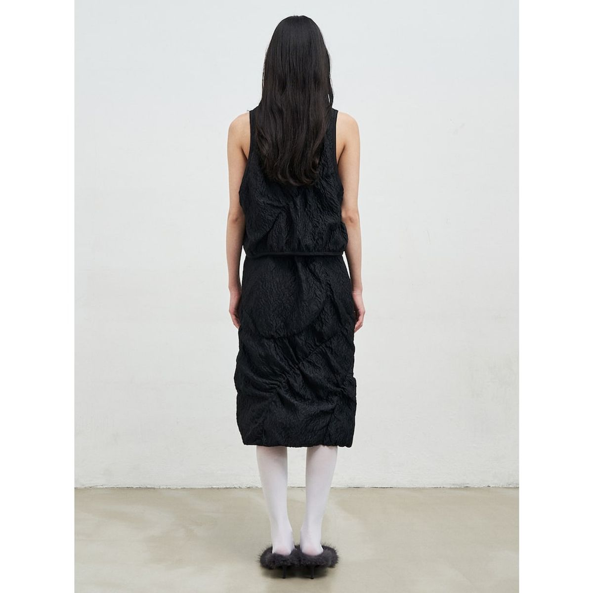 앙개(ANGGAE) Curved Line Jacquard Vest  Black