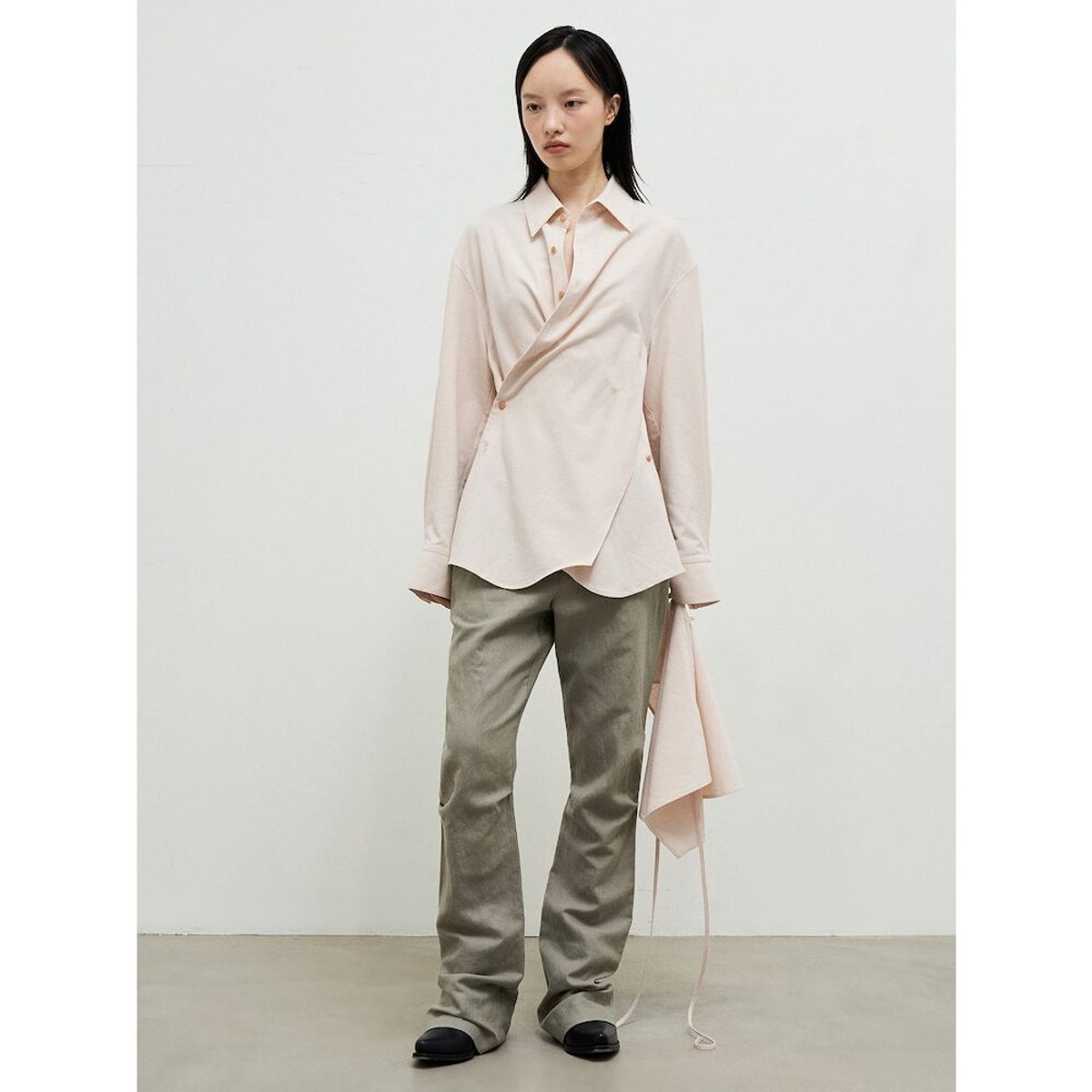 앙개(ANGGAE) Laundry Cotton Tuck Detail Pants   Khaki