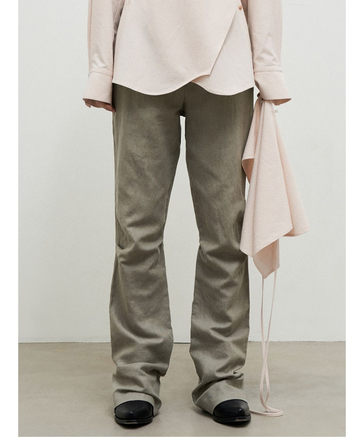 앙개(ANGGAE) Laundry Cotton Tuck Detail Pants   Khaki