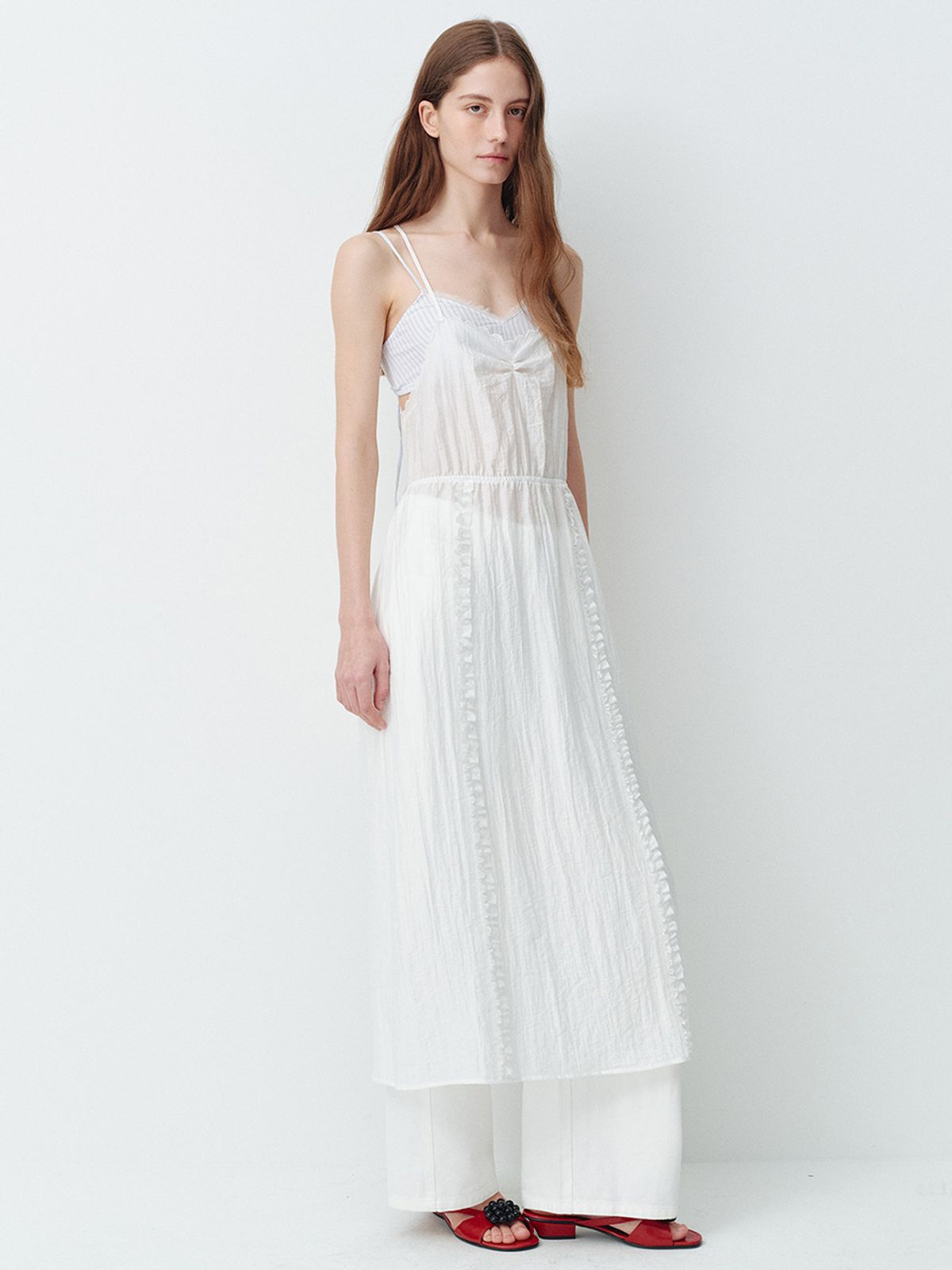 헌치(HUNCH) Scallop Embroidery Sleeve Dress (2color)