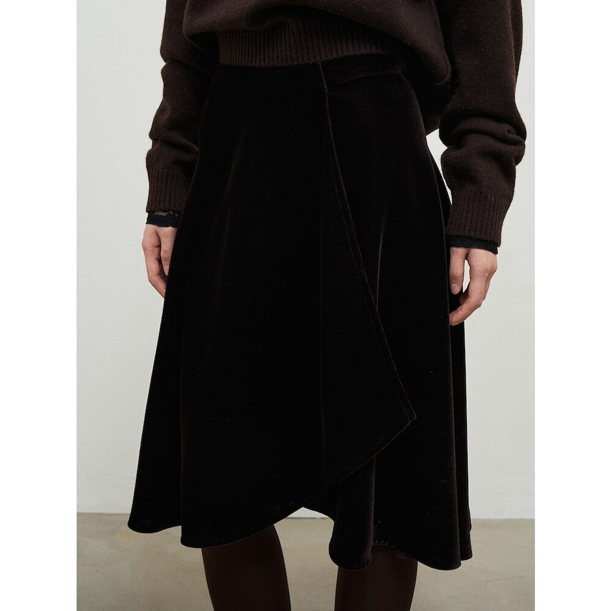 앙개(ANGGAE) Velvet Midi Wrap Skirt  Brown