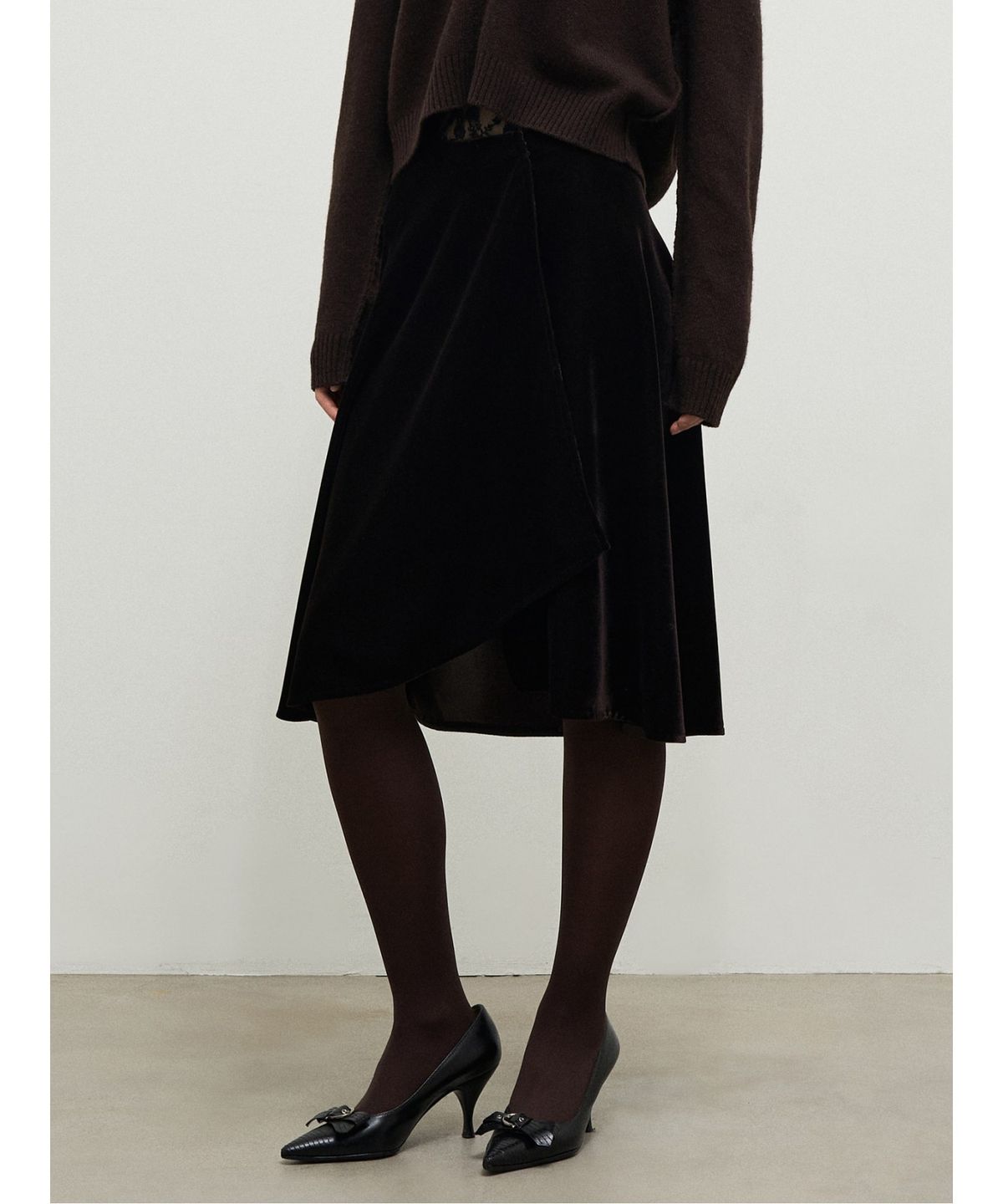 앙개(ANGGAE) Velvet Midi Wrap Skirt  Brown