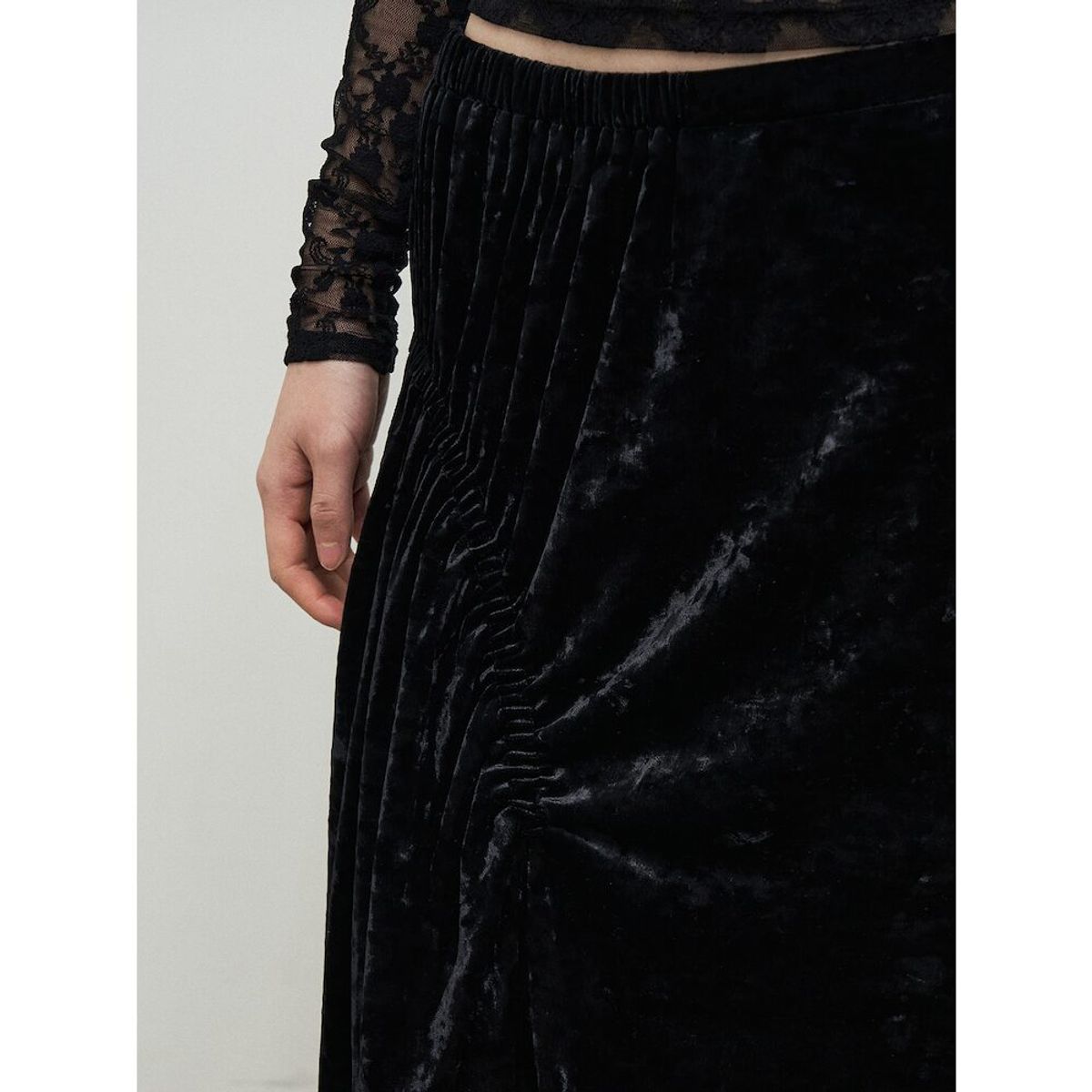 앙개(ANGGAE) Asymmetric Washed Velvet Shirring  Skirt  Black