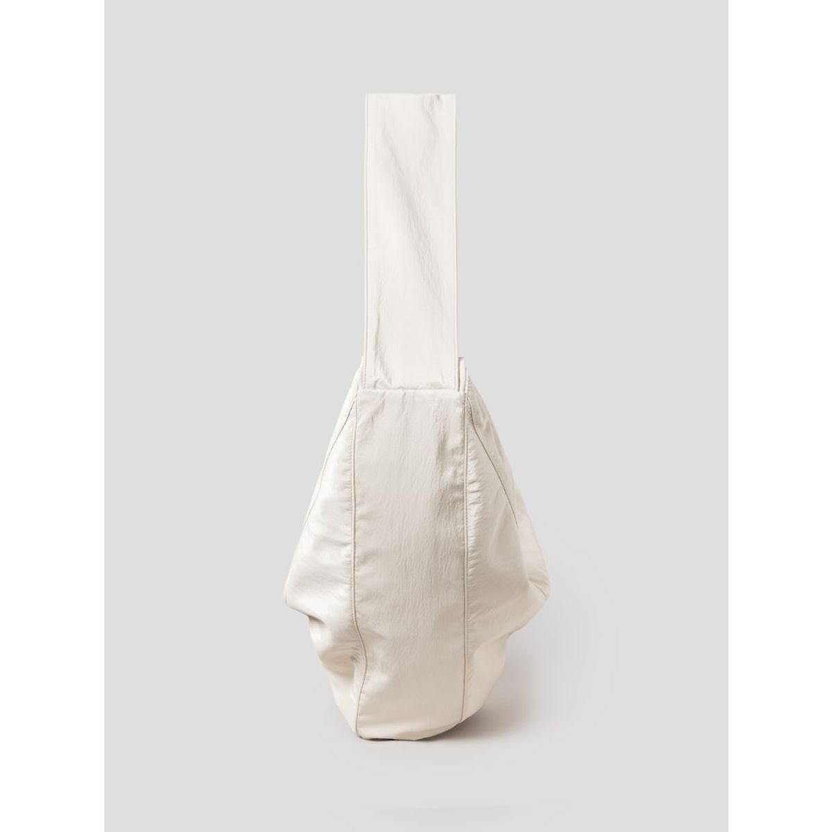 앙개(ANGGAE) Solid Triangle Bag  Ivory