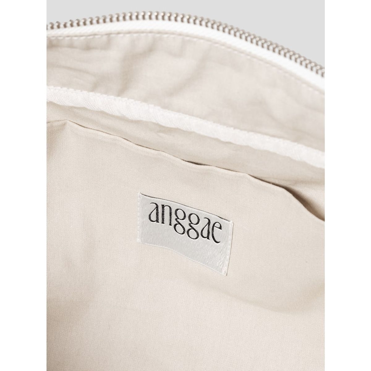 앙개(ANGGAE) Solid Triangle Bag  Ivory