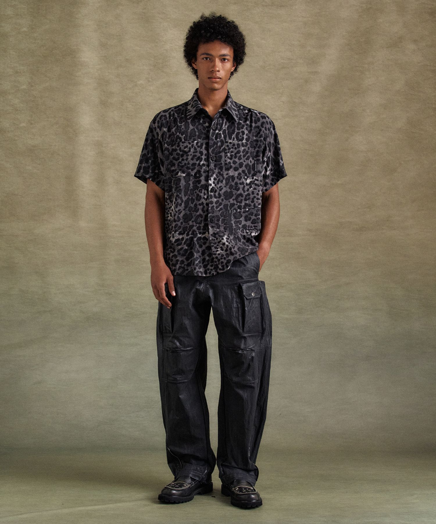 MUSINSA | ANDERSSON BELL Solina Coated Cargo Pants apa805m