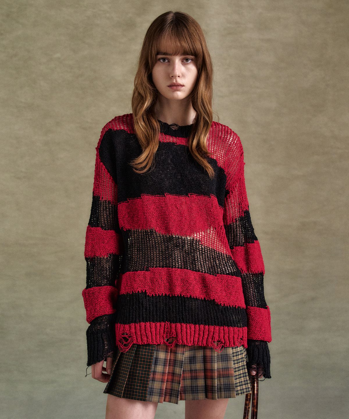앤더슨벨(ADSB ANDERSSON BELL) 스트라이프 크루넥 스웨터 atb1284m(BLACK/RED)