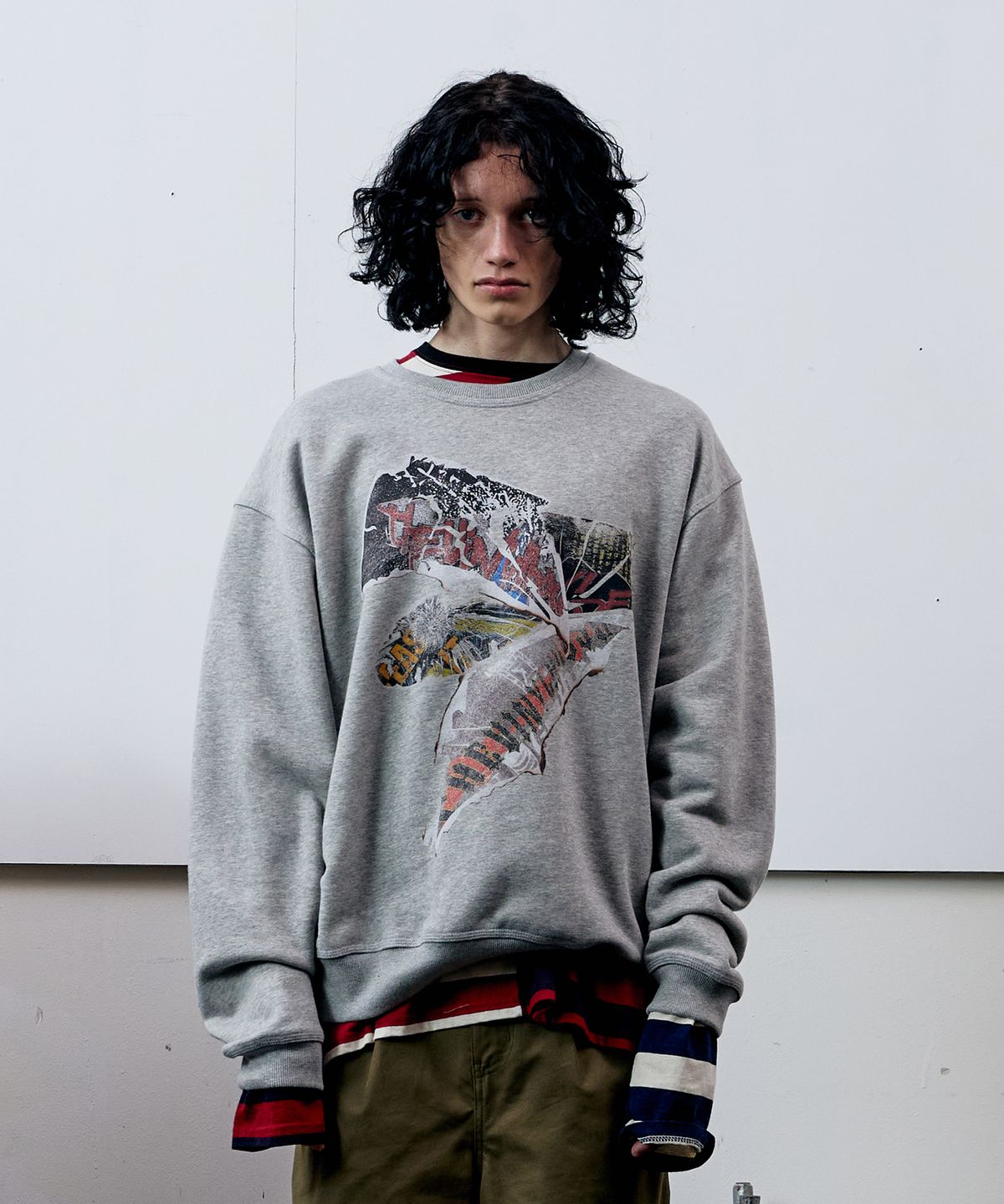 더바이닐하우스(THEVINYLHOUSE) BURNING PAPER SWEATSHIRT GREY