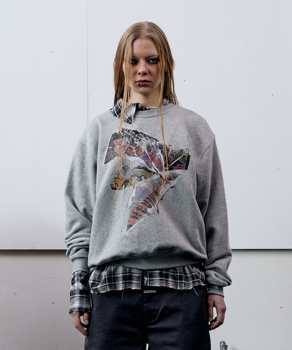 더바이닐하우스(THEVINYLHOUSE) BURNING PAPER SWEATSHIRT GREY