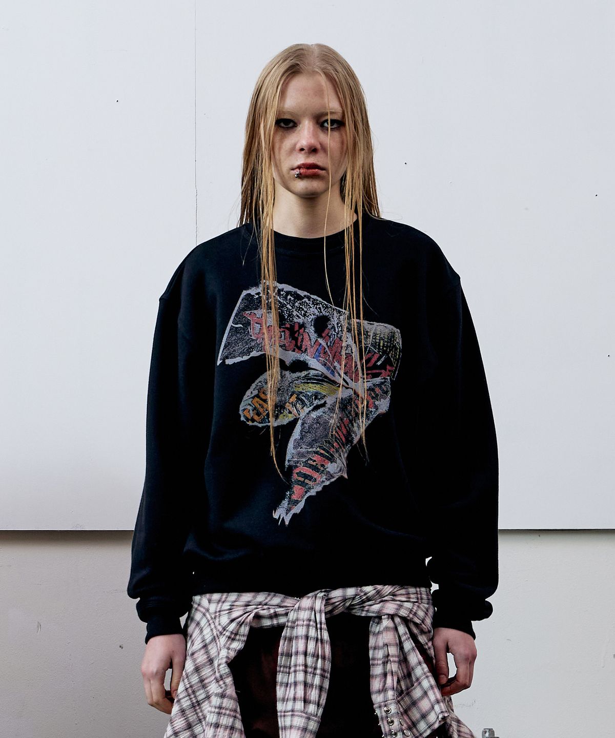 더바이닐하우스(THEVINYLHOUSE) BURNING PAPER SWEATSHIRT BLACK
