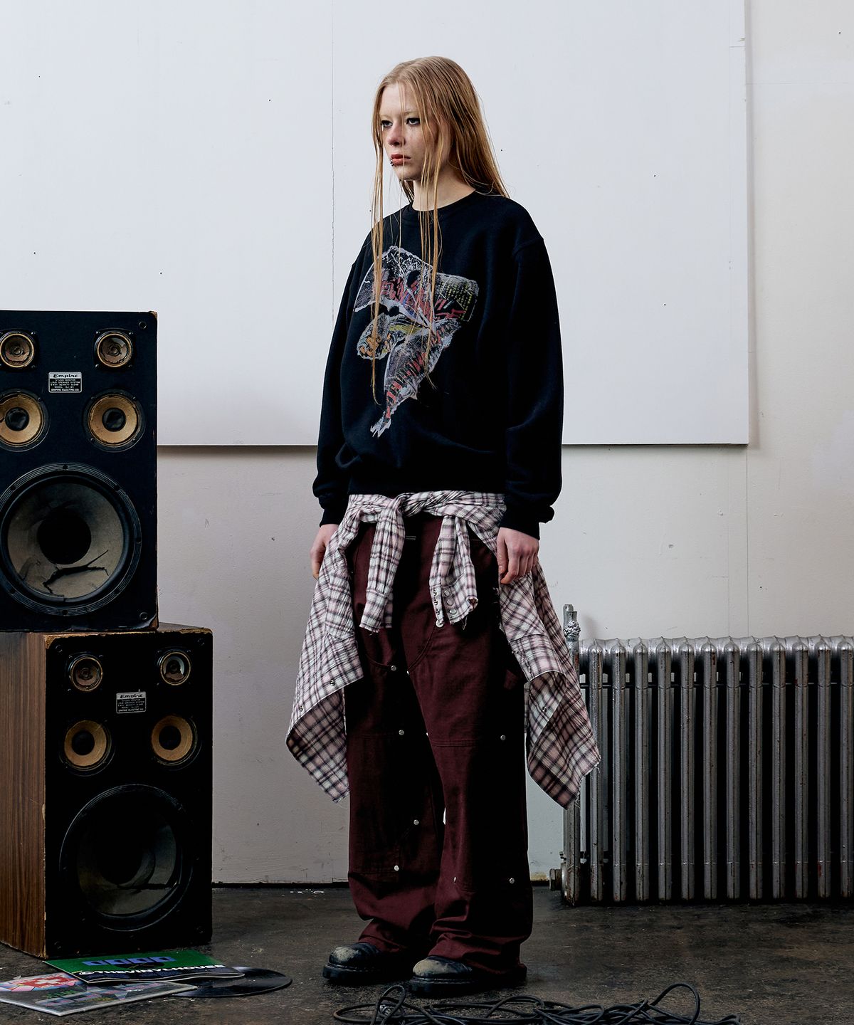 더바이닐하우스(THEVINYLHOUSE) BURNING PAPER SWEATSHIRT BLACK
